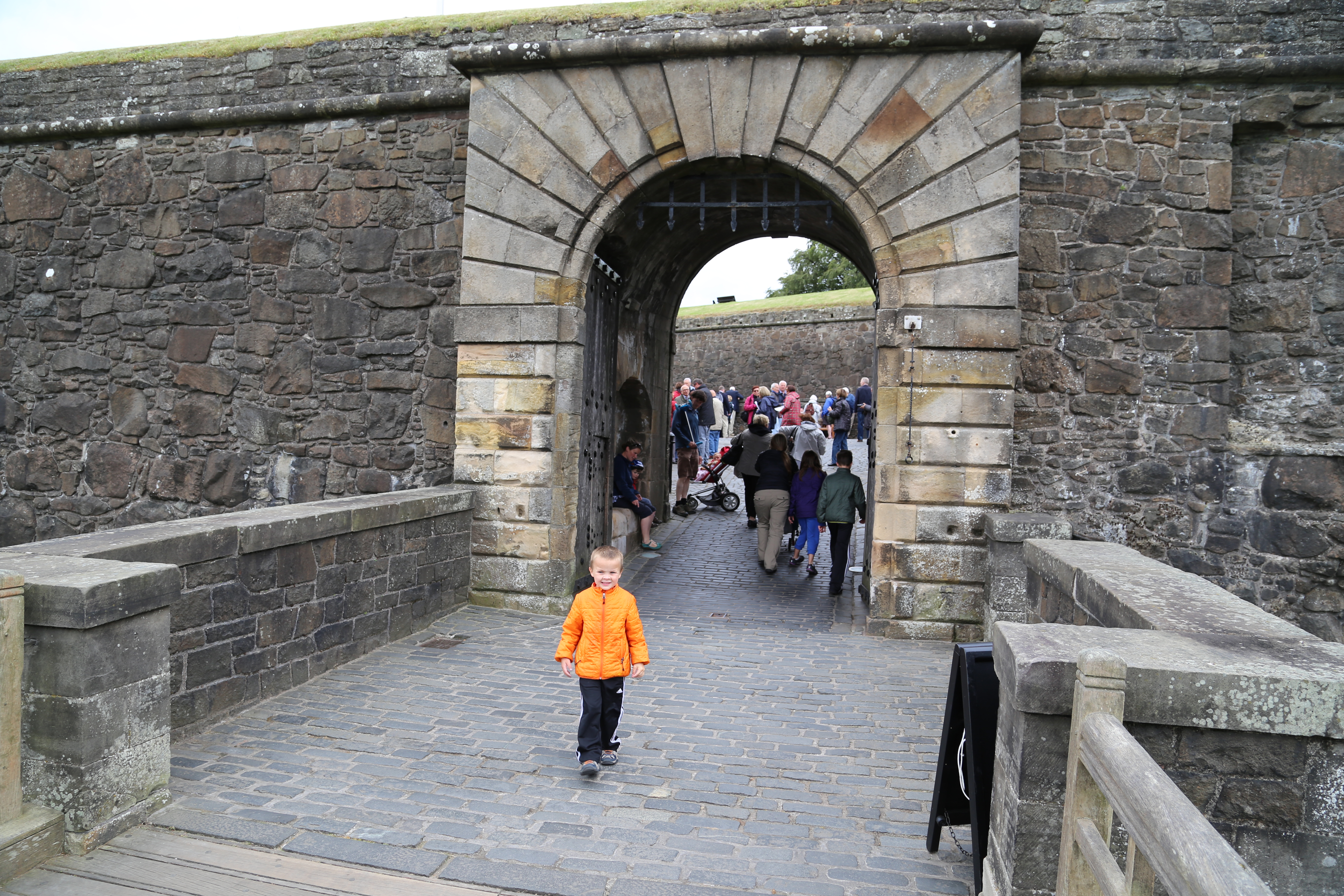 2014 Europe Trip Day 24 - Scotland (Crookston Castle, Paisley Missionary Flat (Walker Street), Lawn Bowling Pitch, Irn Bru, Church of the Holy Rude, Stirling Castle, 2014 Pipefest Stirling)