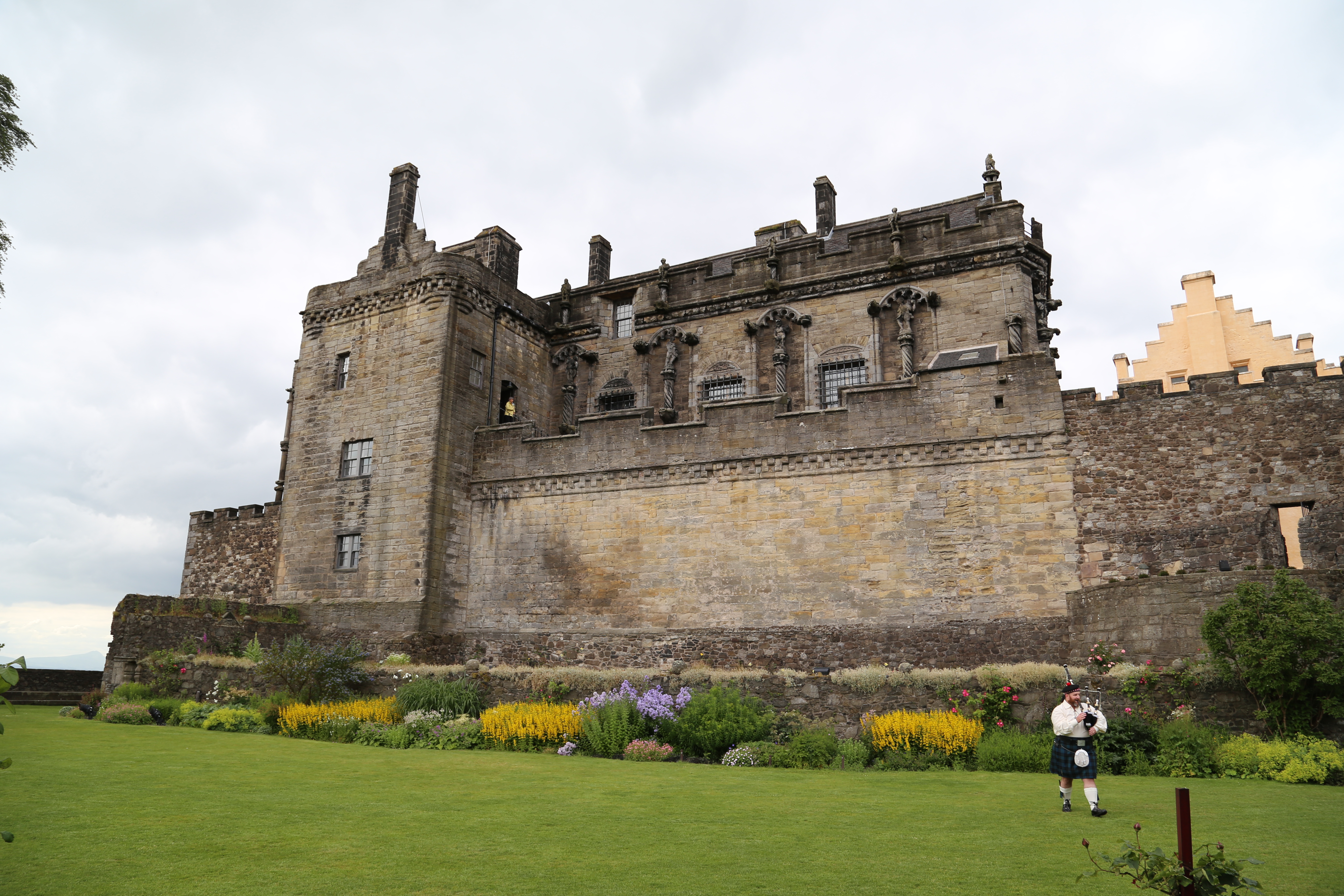 2014 Europe Trip Day 24 - Scotland (Crookston Castle, Paisley Missionary Flat (Walker Street), Lawn Bowling Pitch, Irn Bru, Church of the Holy Rude, Stirling Castle, 2014 Pipefest Stirling)