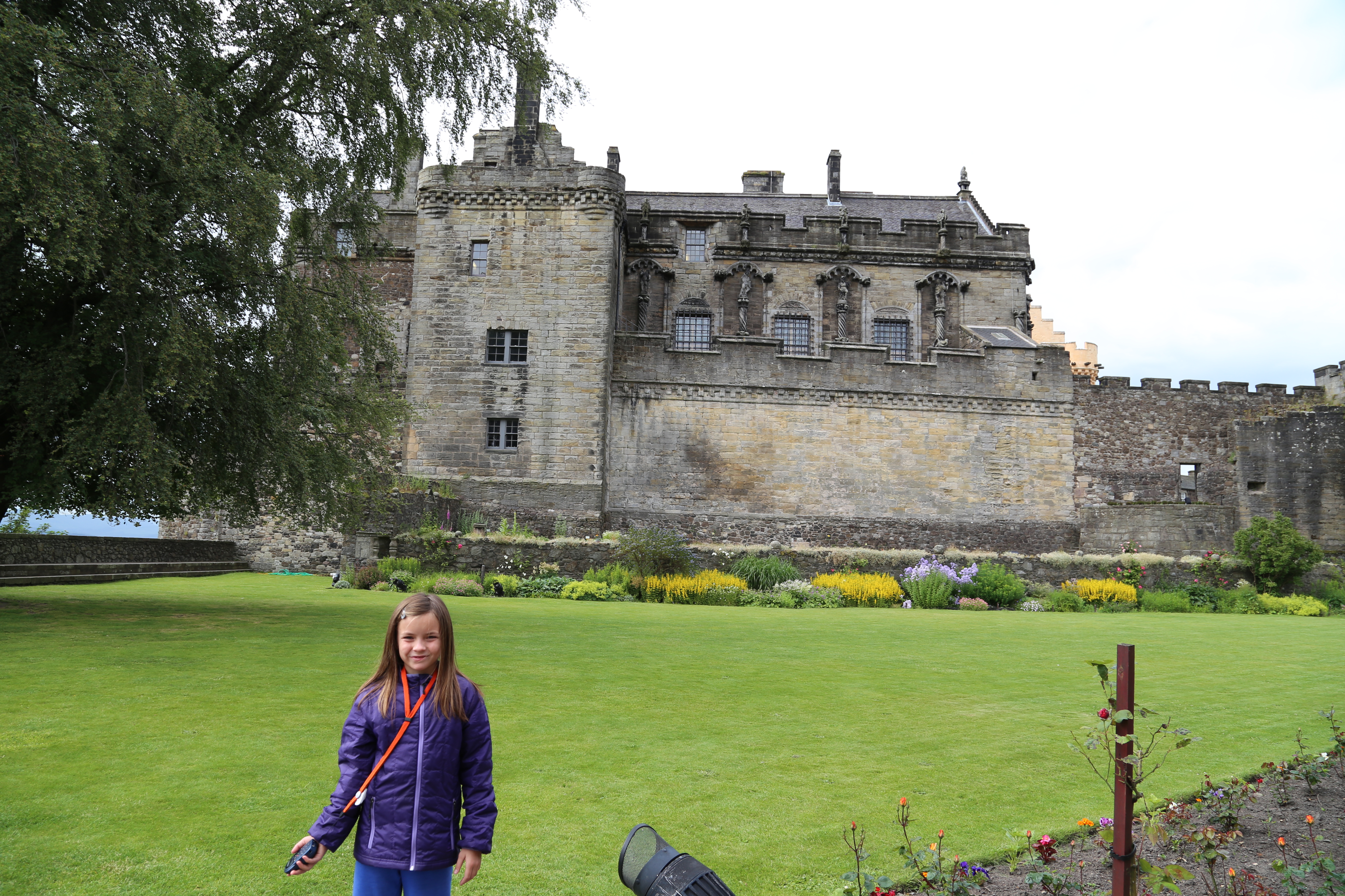 2014 Europe Trip Day 24 - Scotland (Crookston Castle, Paisley Missionary Flat (Walker Street), Lawn Bowling Pitch, Irn Bru, Church of the Holy Rude, Stirling Castle, 2014 Pipefest Stirling)