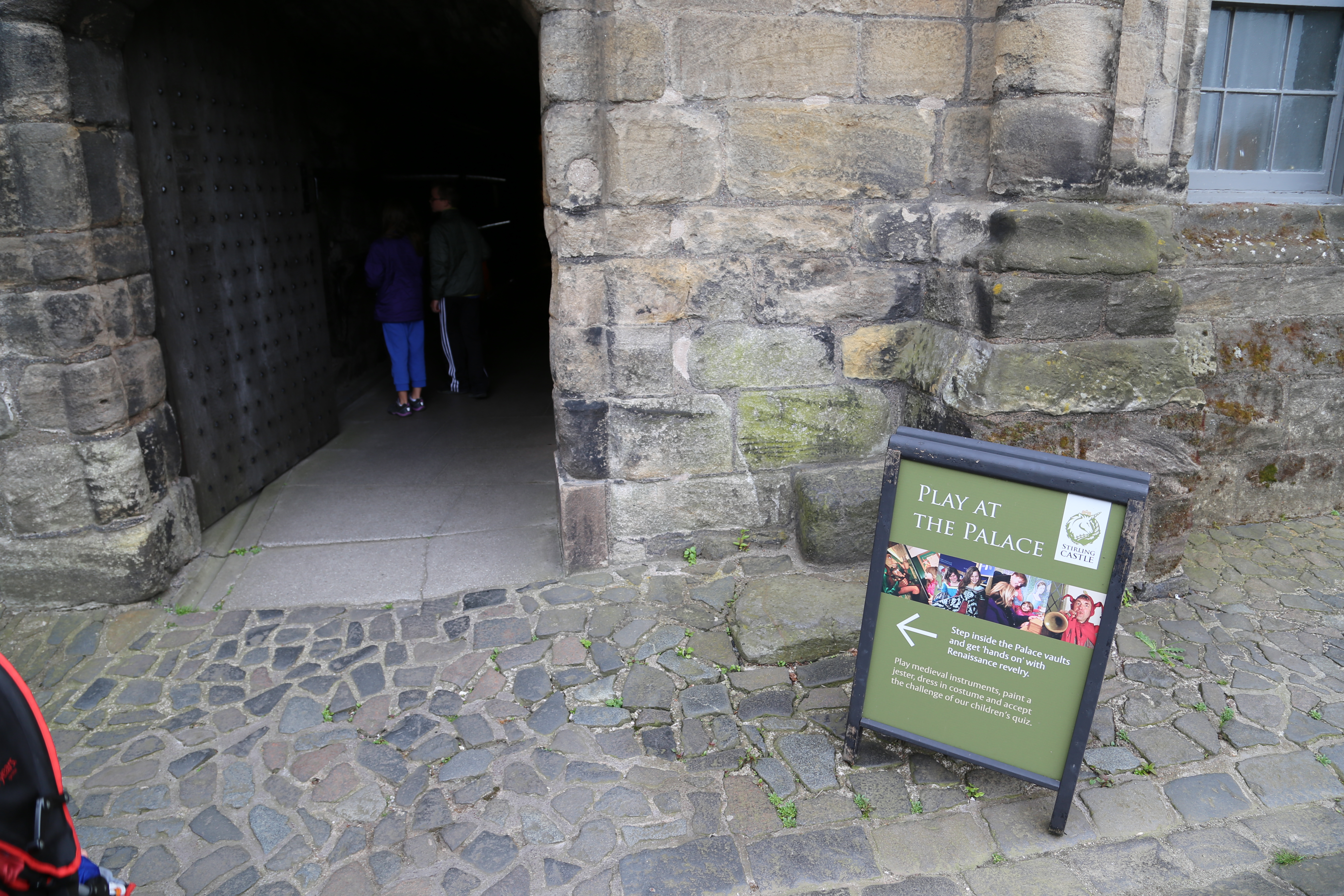 2014 Europe Trip Day 24 - Scotland (Crookston Castle, Paisley Missionary Flat (Walker Street), Lawn Bowling Pitch, Irn Bru, Church of the Holy Rude, Stirling Castle, 2014 Pipefest Stirling)