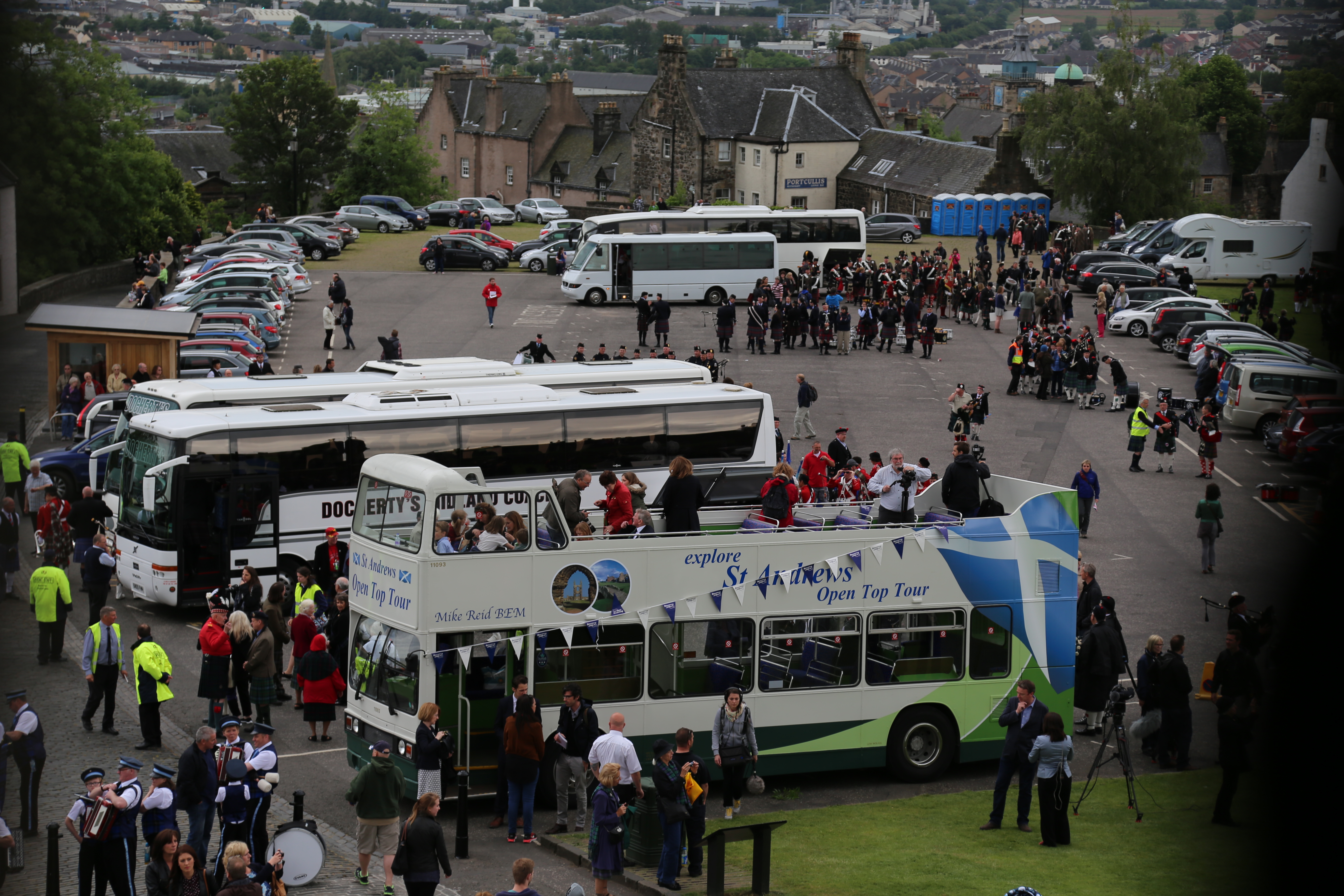 2014 Europe Trip Day 24 - Scotland (Crookston Castle, Paisley Missionary Flat (Walker Street), Lawn Bowling Pitch, Irn Bru, Church of the Holy Rude, Stirling Castle, 2014 Pipefest Stirling)