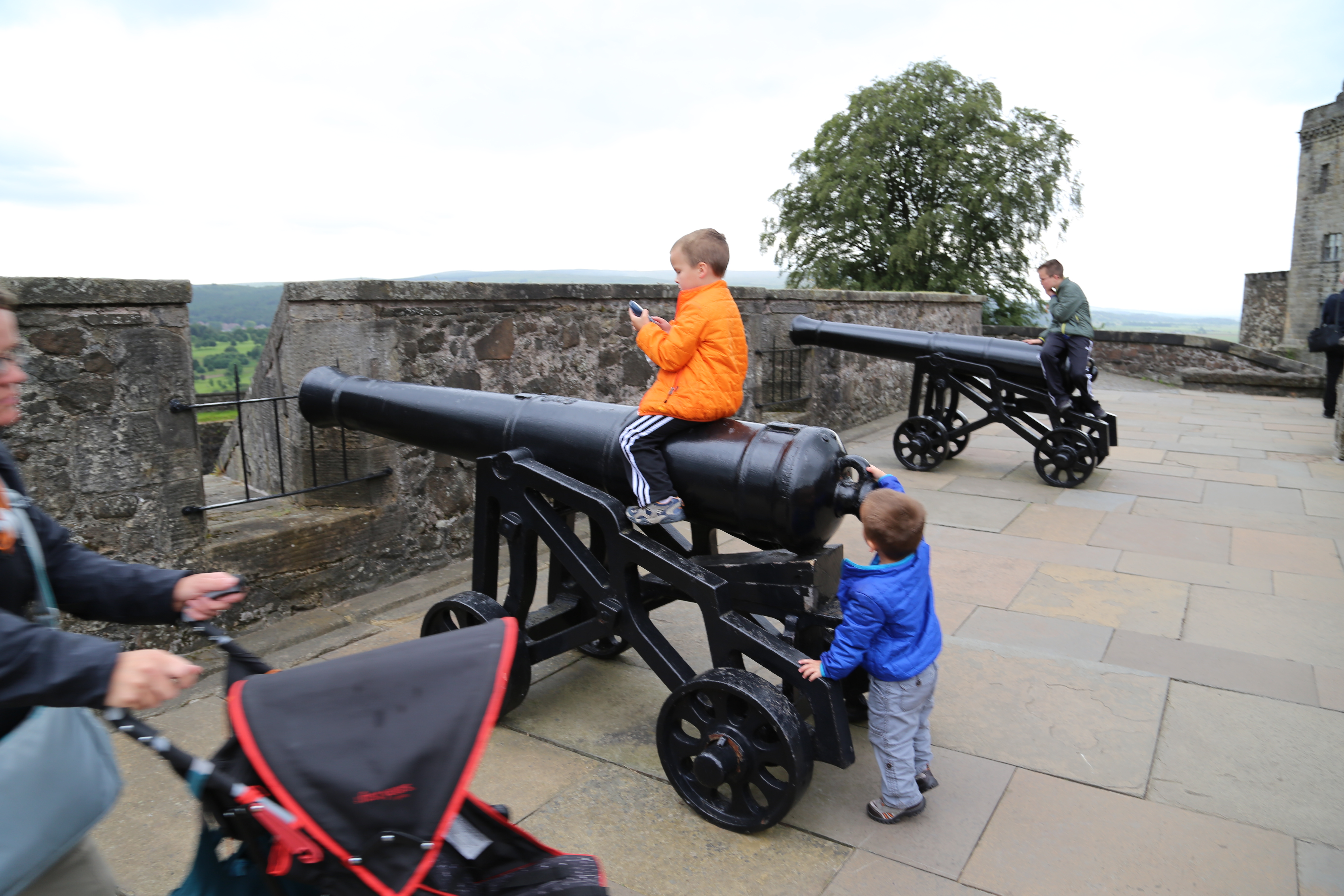 2014 Europe Trip Day 24 - Scotland (Crookston Castle, Paisley Missionary Flat (Walker Street), Lawn Bowling Pitch, Irn Bru, Church of the Holy Rude, Stirling Castle, 2014 Pipefest Stirling)