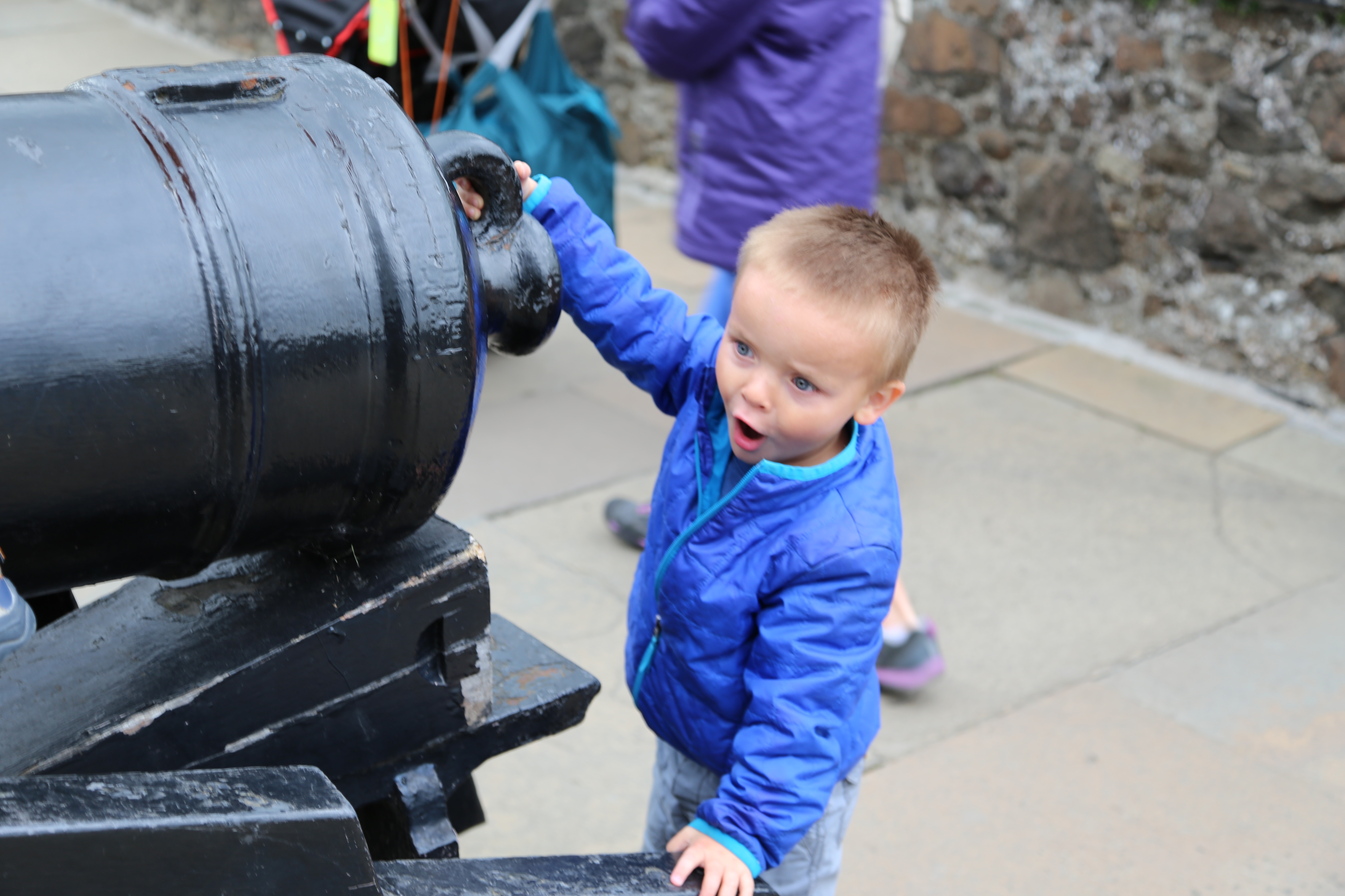 2014 Europe Trip Day 24 - Scotland (Crookston Castle, Paisley Missionary Flat (Walker Street), Lawn Bowling Pitch, Irn Bru, Church of the Holy Rude, Stirling Castle, 2014 Pipefest Stirling)