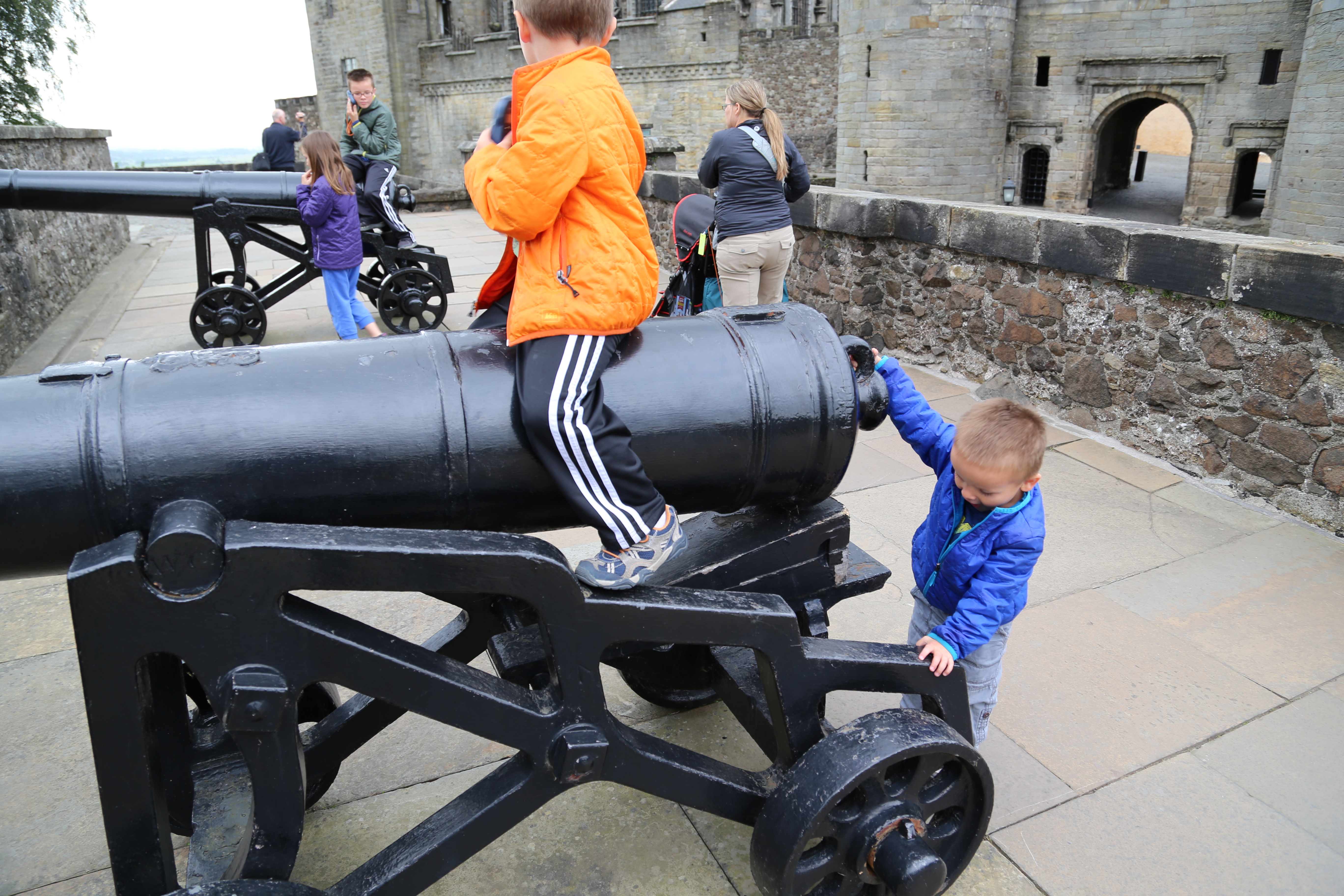 2014 Europe Trip Day 24 - Scotland (Crookston Castle, Paisley Missionary Flat (Walker Street), Lawn Bowling Pitch, Irn Bru, Church of the Holy Rude, Stirling Castle, 2014 Pipefest Stirling)