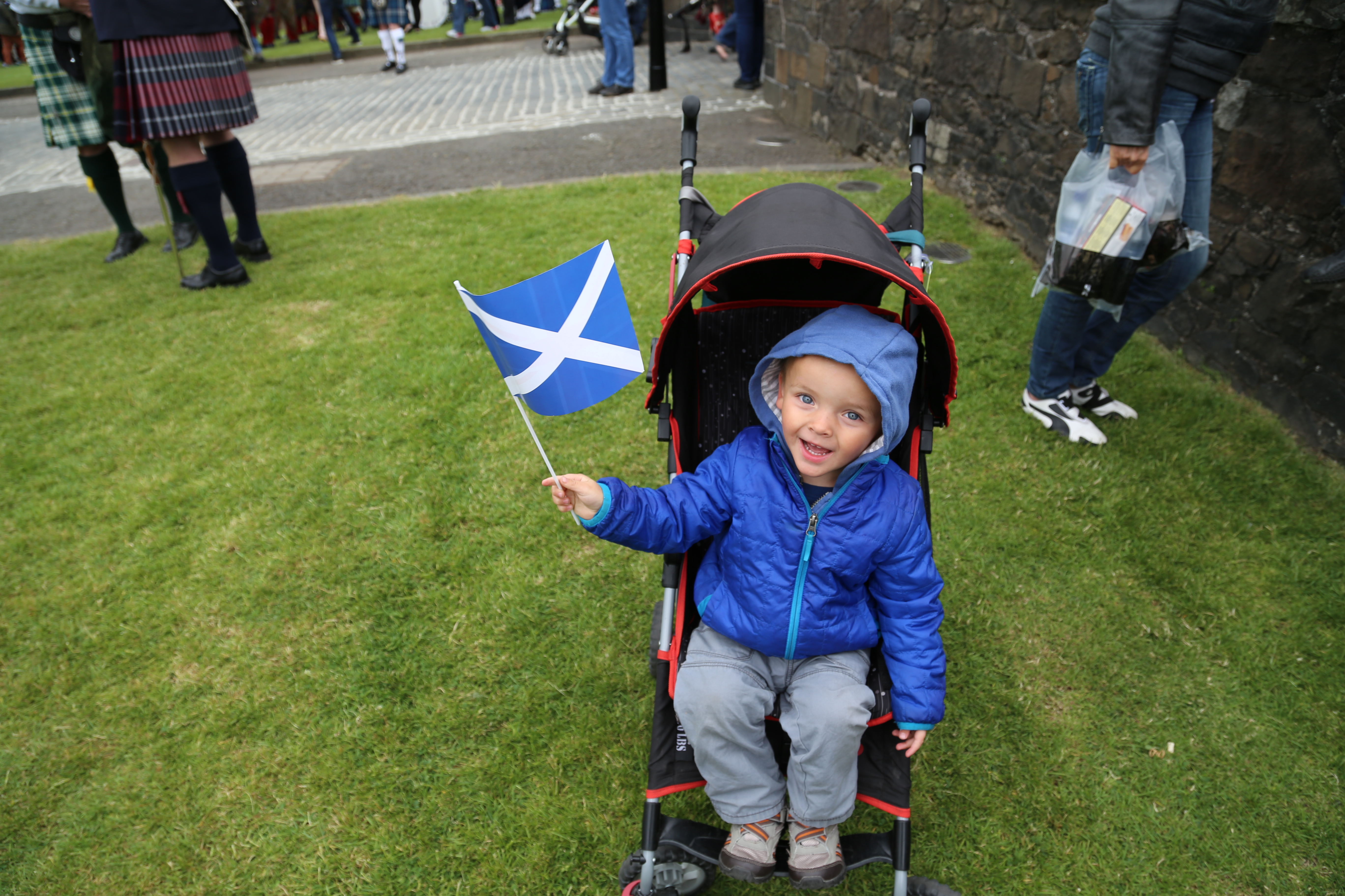2014 Europe Trip Day 24 - Scotland (Crookston Castle, Paisley Missionary Flat (Walker Street), Lawn Bowling Pitch, Irn Bru, Church of the Holy Rude, Stirling Castle, 2014 Pipefest Stirling)