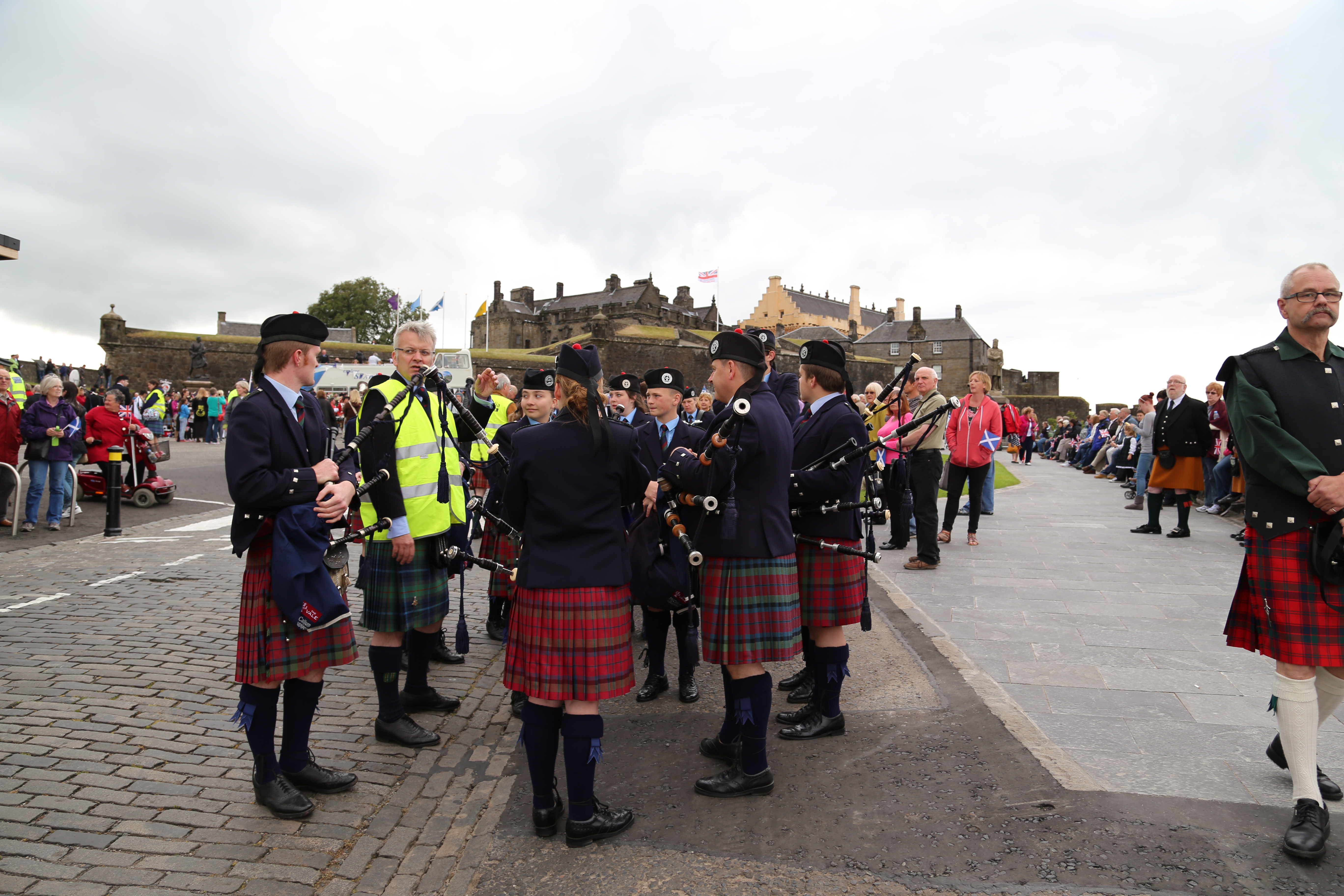 2014 Europe Trip Day 24 - Scotland (Crookston Castle, Paisley Missionary Flat (Walker Street), Lawn Bowling Pitch, Irn Bru, Church of the Holy Rude, Stirling Castle, 2014 Pipefest Stirling)
