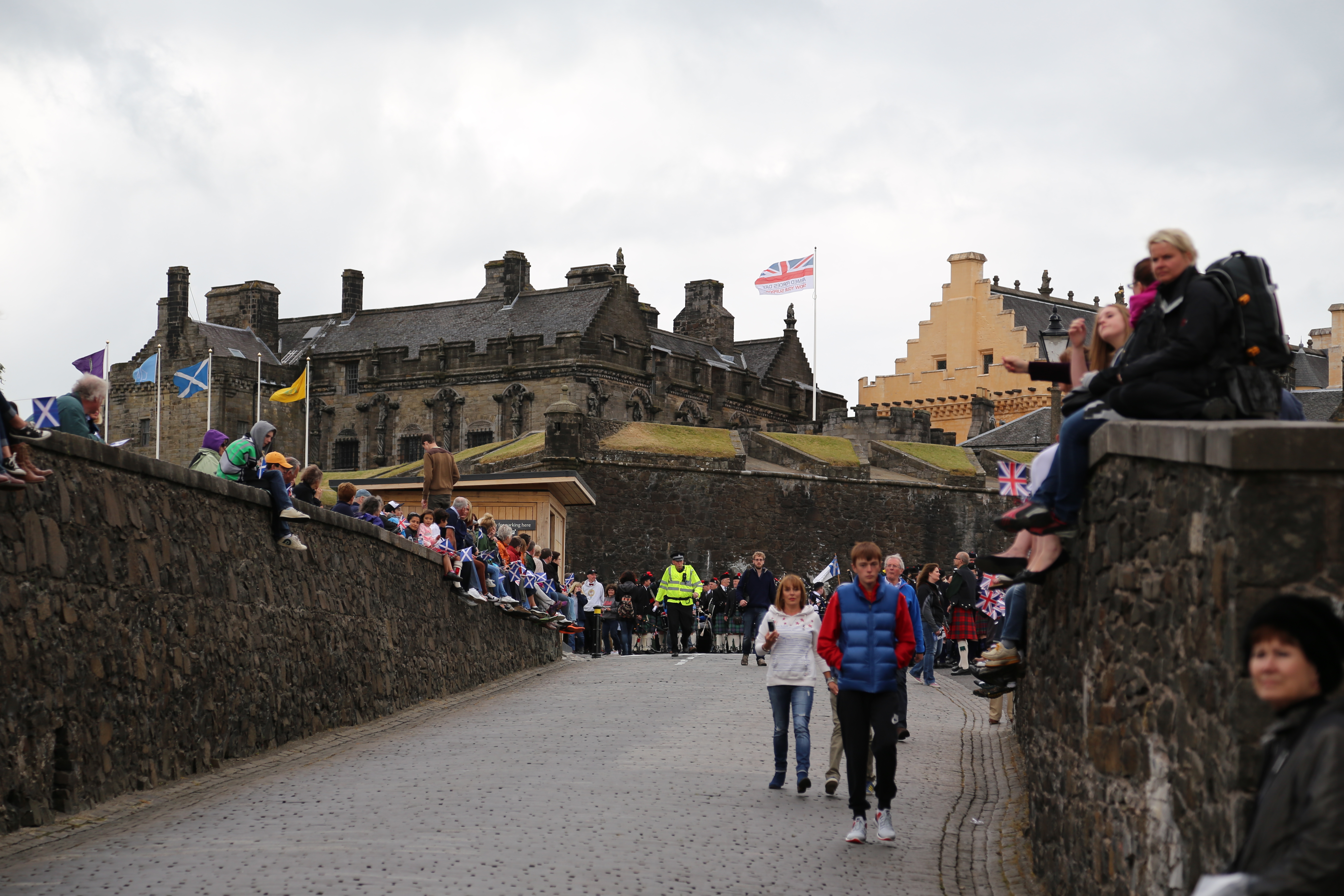 2014 Europe Trip Day 24 - Scotland (Crookston Castle, Paisley Missionary Flat (Walker Street), Lawn Bowling Pitch, Irn Bru, Church of the Holy Rude, Stirling Castle, 2014 Pipefest Stirling)