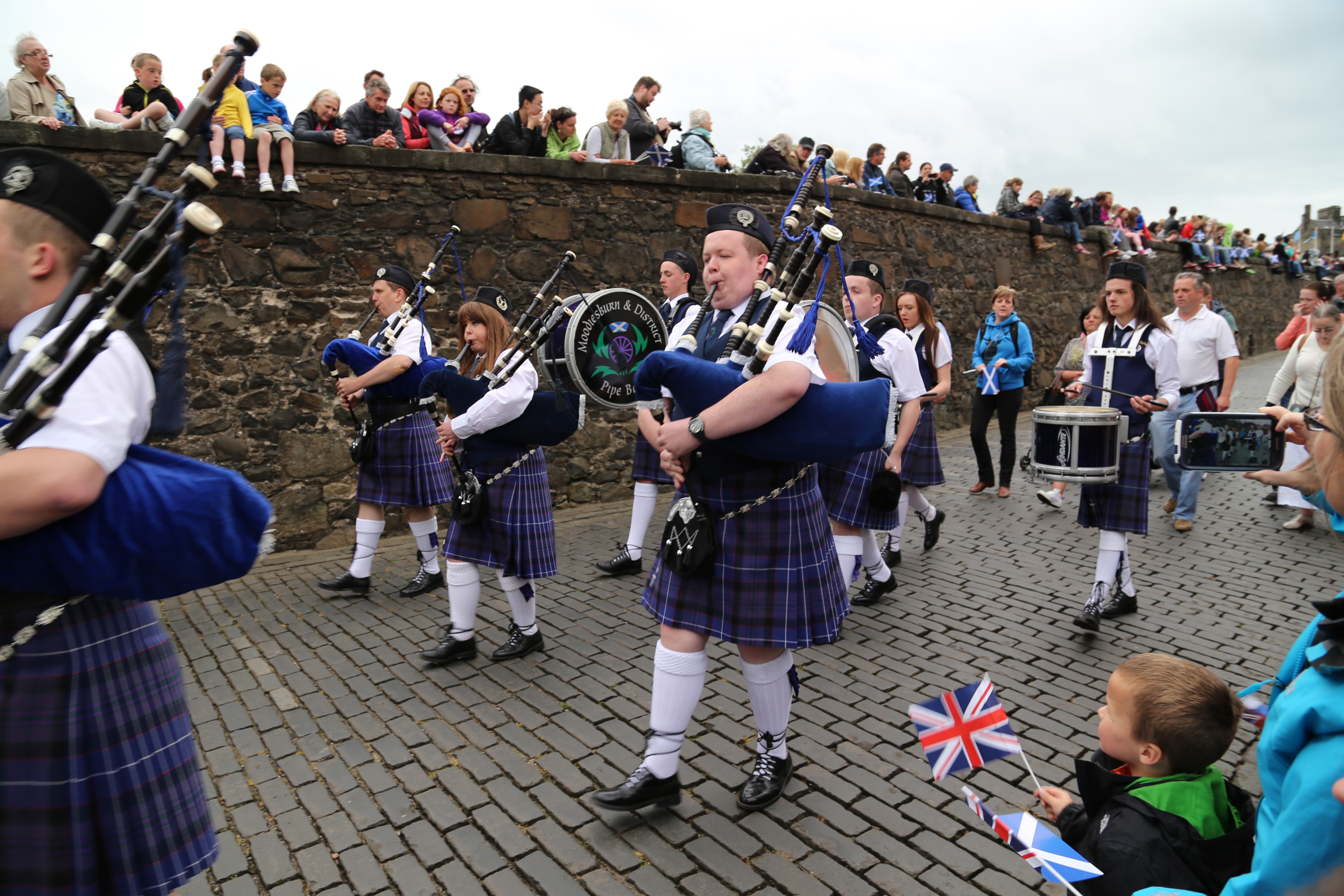 2014 Europe Trip Day 24 - Scotland (Crookston Castle, Paisley Missionary Flat (Walker Street), Lawn Bowling Pitch, Irn Bru, Church of the Holy Rude, Stirling Castle, 2014 Pipefest Stirling)