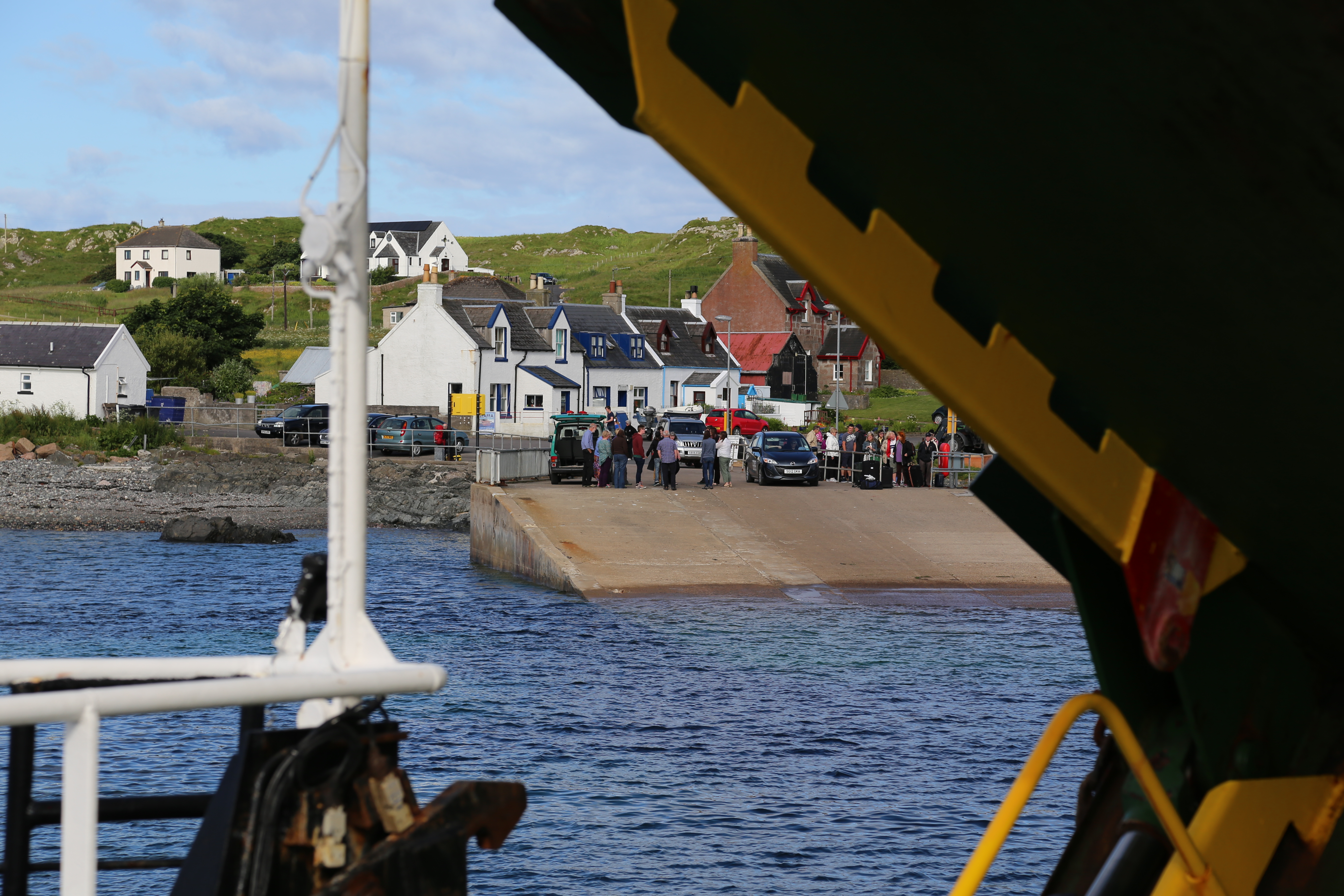 2014 Europe Trip Day 26 - Scotland (Ardachy House Yurt, Heilan' Coo, Fionnphort-Iona Ferry, Iona Nunnery, Iona Abbey (Britain Christianity Birthplace), Scottish Heather, Tobermory-Kilchoan Ferry, Castle Tioram, Glenfinnan Monument, Biting Midges!)