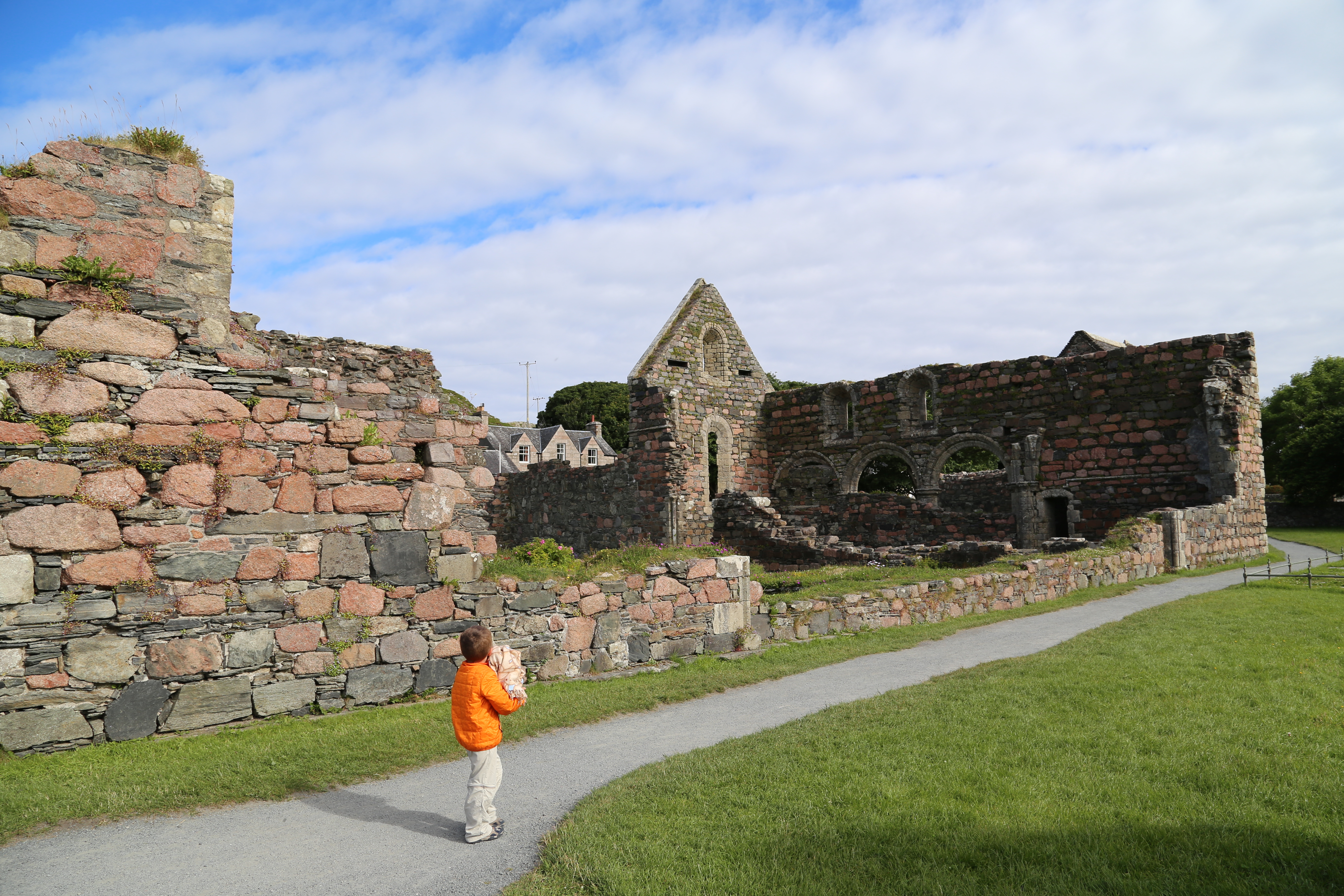 2014 Europe Trip Day 26 - Scotland (Ardachy House Yurt, Heilan' Coo, Fionnphort-Iona Ferry, Iona Nunnery, Iona Abbey (Britain Christianity Birthplace), Scottish Heather, Tobermory-Kilchoan Ferry, Castle Tioram, Glenfinnan Monument, Biting Midges!)