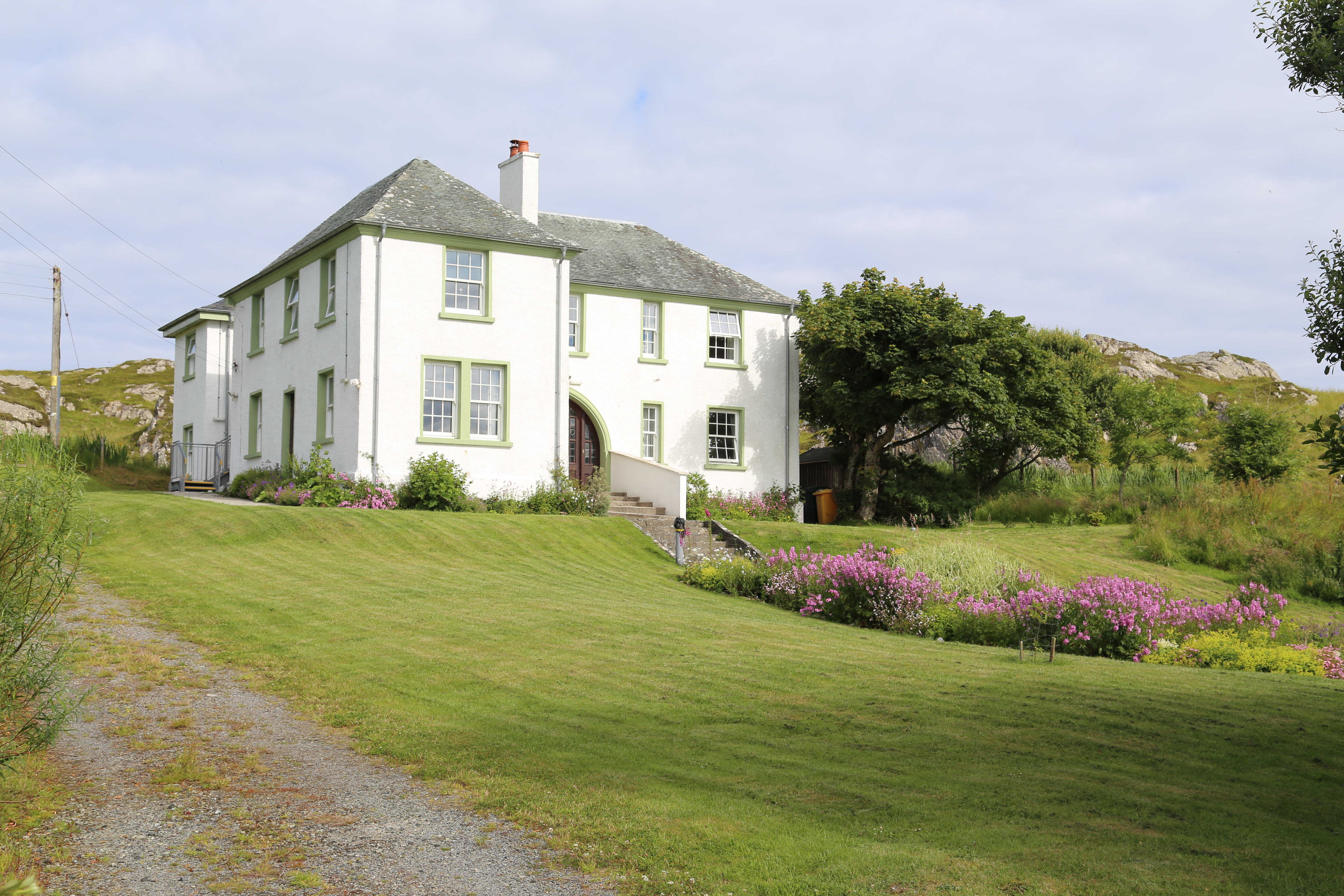 2014 Europe Trip Day 26 - Scotland (Ardachy House Yurt, Heilan' Coo, Fionnphort-Iona Ferry, Iona Nunnery, Iona Abbey (Britain Christianity Birthplace), Scottish Heather, Tobermory-Kilchoan Ferry, Castle Tioram, Glenfinnan Monument, Biting Midges!)