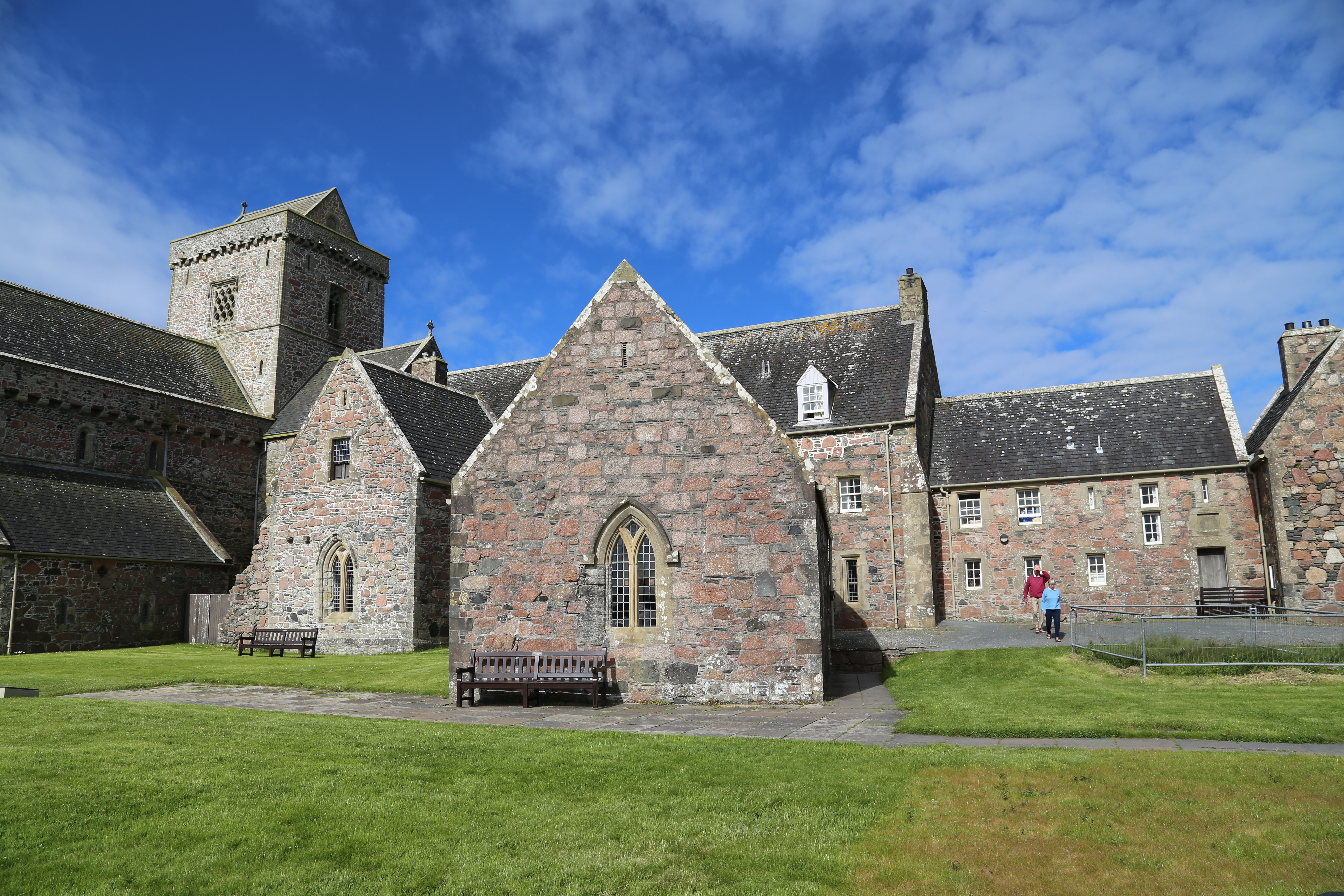 2014 Europe Trip Day 26 - Scotland (Ardachy House Yurt, Heilan' Coo, Fionnphort-Iona Ferry, Iona Nunnery, Iona Abbey (Britain Christianity Birthplace), Scottish Heather, Tobermory-Kilchoan Ferry, Castle Tioram, Glenfinnan Monument, Biting Midges!)