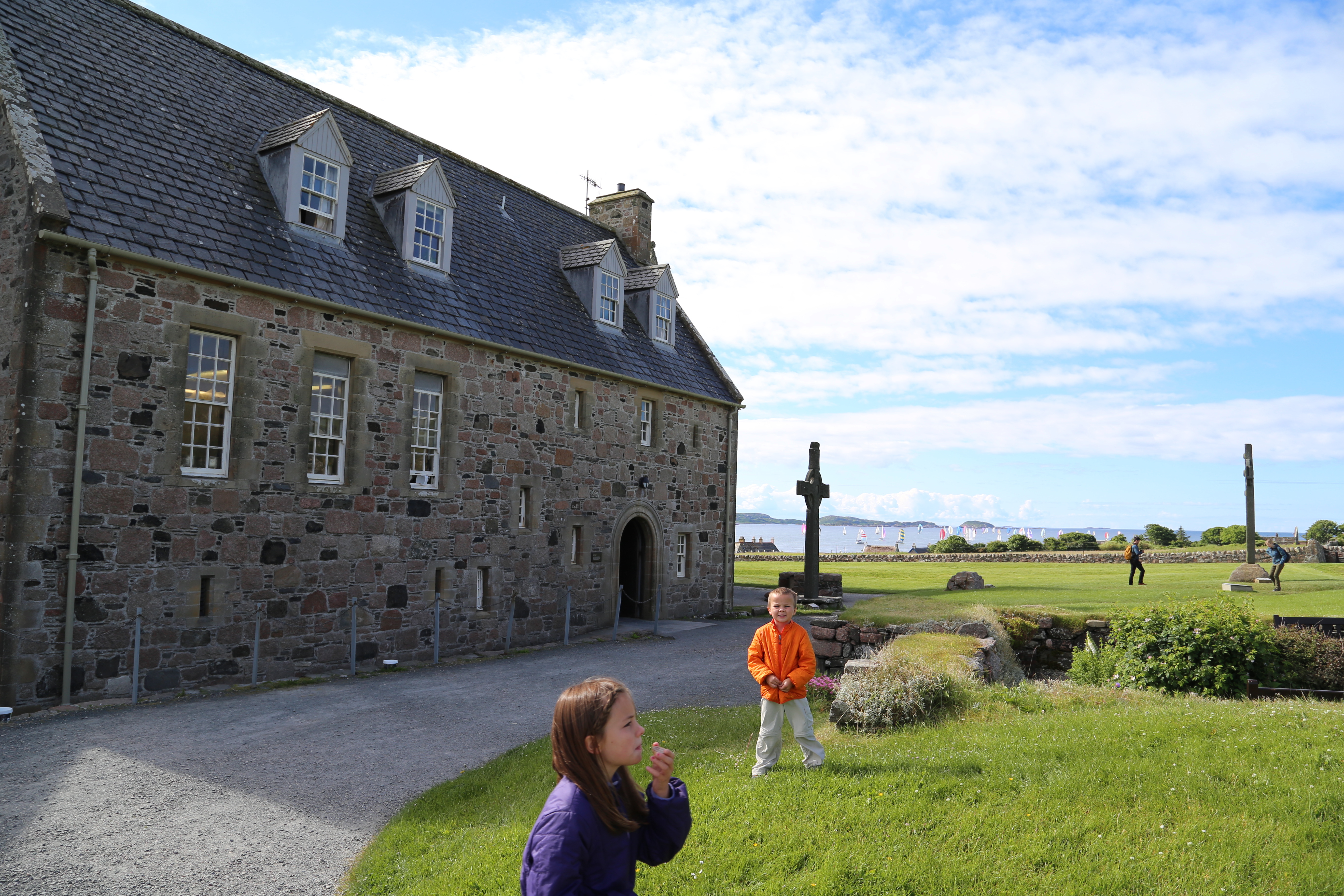 2014 Europe Trip Day 26 - Scotland (Ardachy House Yurt, Heilan' Coo, Fionnphort-Iona Ferry, Iona Nunnery, Iona Abbey (Britain Christianity Birthplace), Scottish Heather, Tobermory-Kilchoan Ferry, Castle Tioram, Glenfinnan Monument, Biting Midges!)