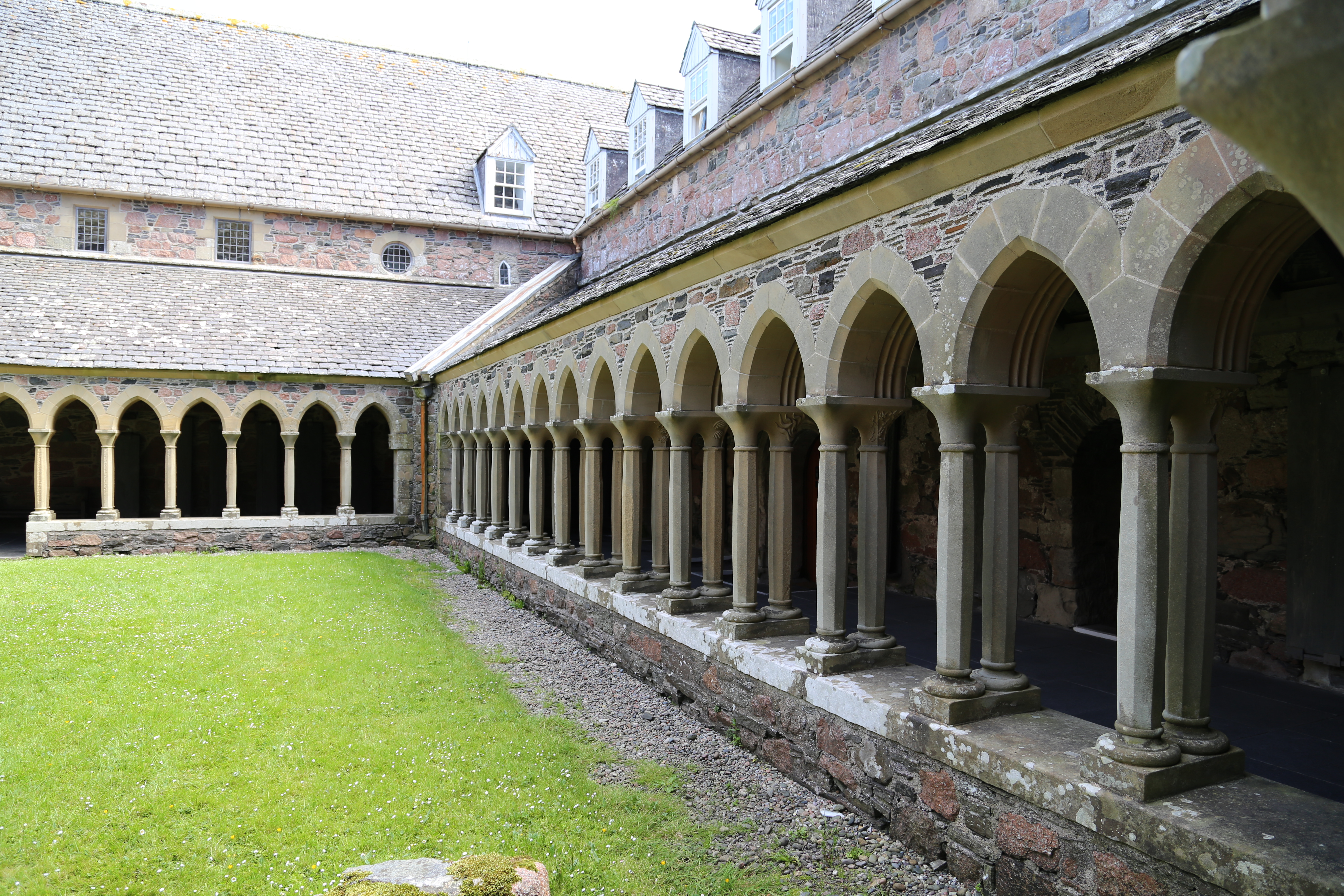 2014 Europe Trip Day 26 - Scotland (Ardachy House Yurt, Heilan' Coo, Fionnphort-Iona Ferry, Iona Nunnery, Iona Abbey (Britain Christianity Birthplace), Scottish Heather, Tobermory-Kilchoan Ferry, Castle Tioram, Glenfinnan Monument, Biting Midges!)