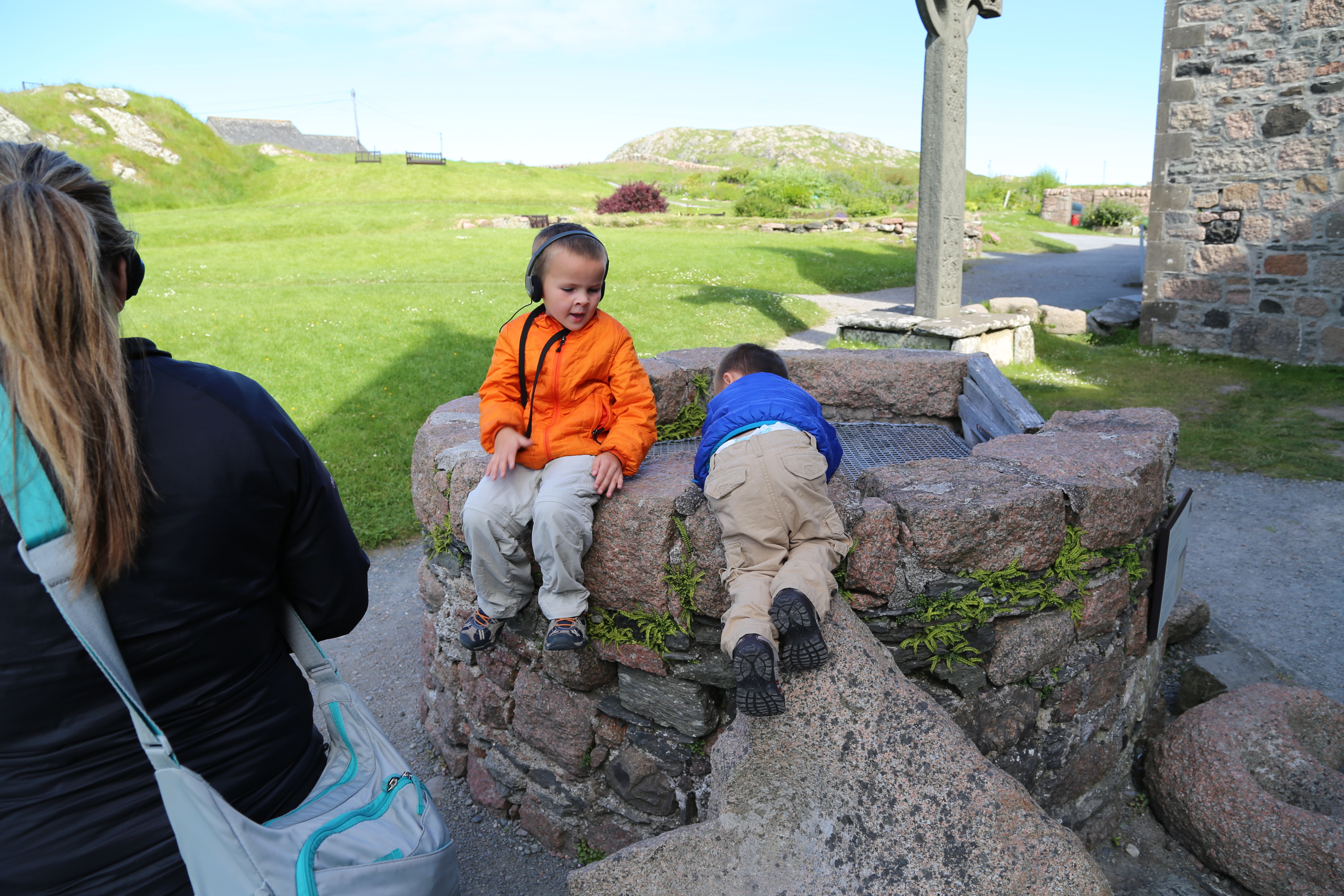 2014 Europe Trip Day 26 - Scotland (Ardachy House Yurt, Heilan' Coo, Fionnphort-Iona Ferry, Iona Nunnery, Iona Abbey (Britain Christianity Birthplace), Scottish Heather, Tobermory-Kilchoan Ferry, Castle Tioram, Glenfinnan Monument, Biting Midges!)