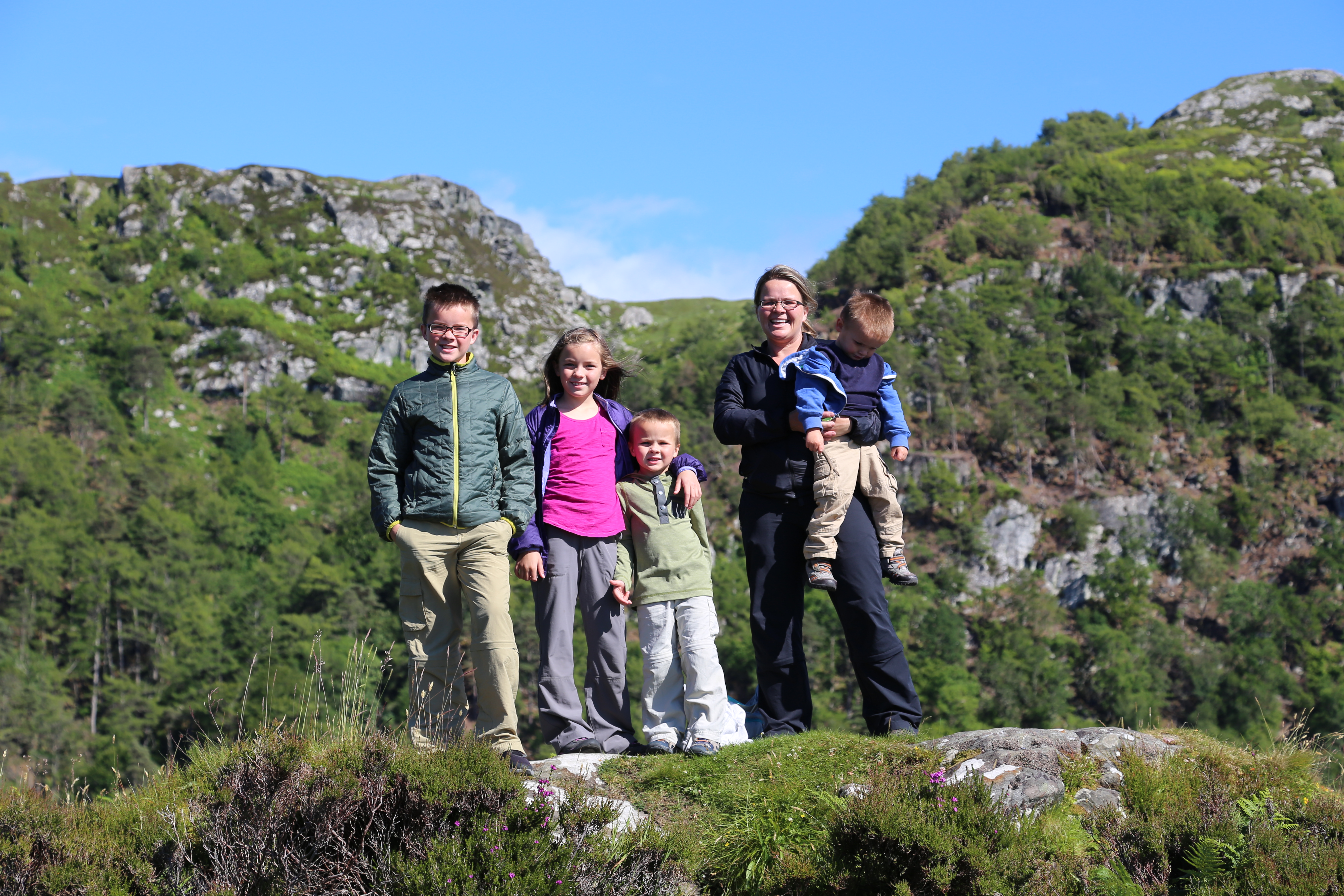 2014 Europe Trip Day 26 - Scotland (Ardachy House Yurt, Heilan' Coo, Fionnphort-Iona Ferry, Iona Nunnery, Iona Abbey (Britain Christianity Birthplace), Scottish Heather, Tobermory-Kilchoan Ferry, Castle Tioram, Glenfinnan Monument, Biting Midges!)