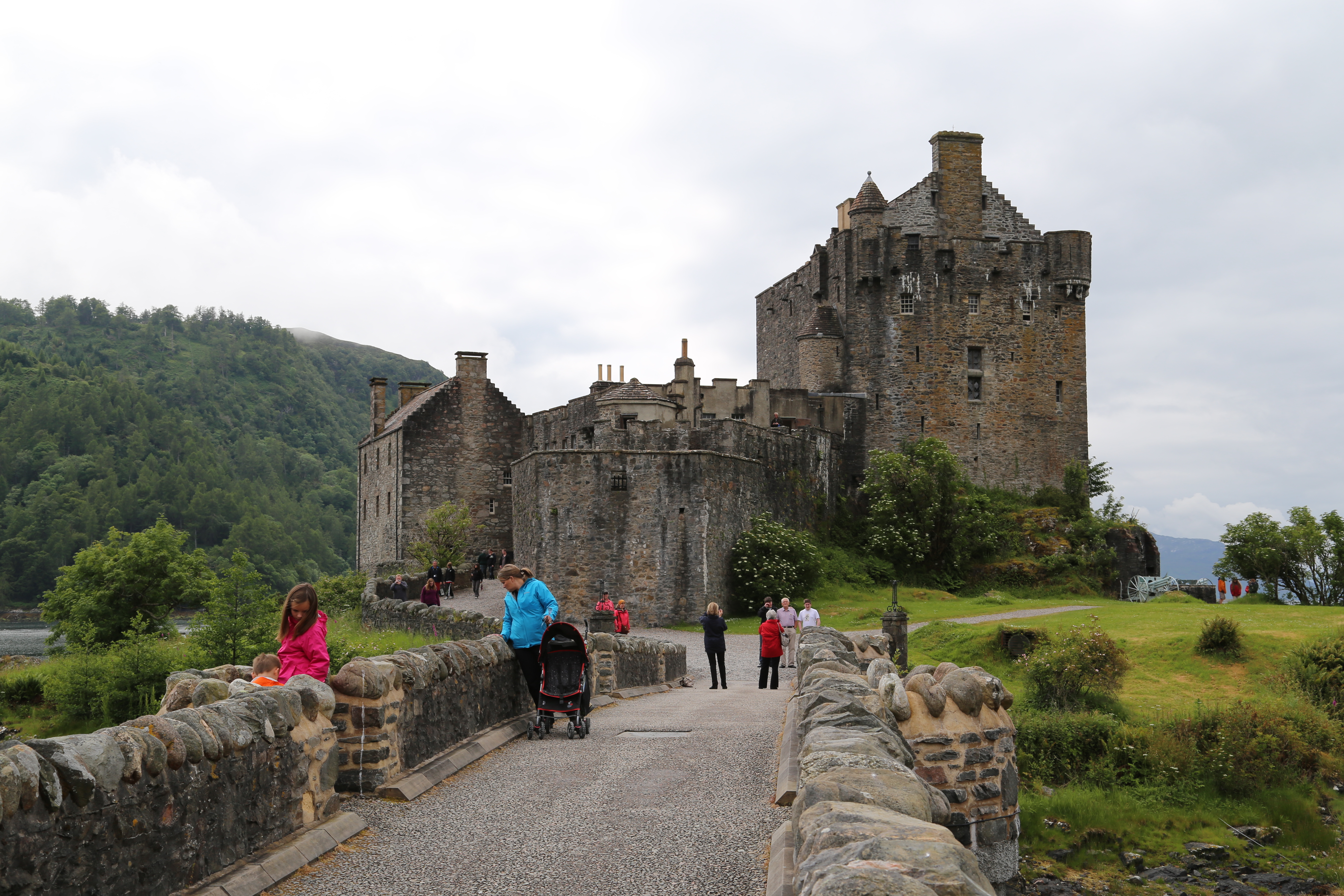 2014 Europe Trip Day 27 - Scotland (Muesli, Hogwarts Express Train (Jacobite Steam Train, Glenfinnan Viaduct), Fort William, Ben Nevis, Highland Bagpiper, Eilean Donan Castle, Isle of Skye, Portree, Old Man of Storr, Kilt Rock, Uig, Quiraing, Peat Fields)