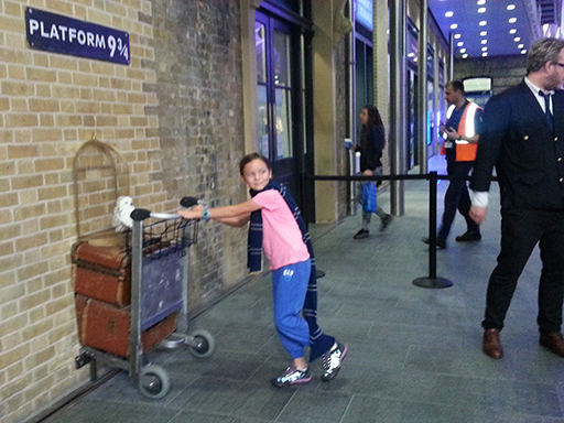 2014 Europe Trip Day 8 - England (London Gatwick Airport, Buckingham Palace, Riding the Tube - London Underground, Mister Whippy Ice Cream, Thames River Cruise, The London Eye, Harry Potter Platform 9 3/4, Vimto)