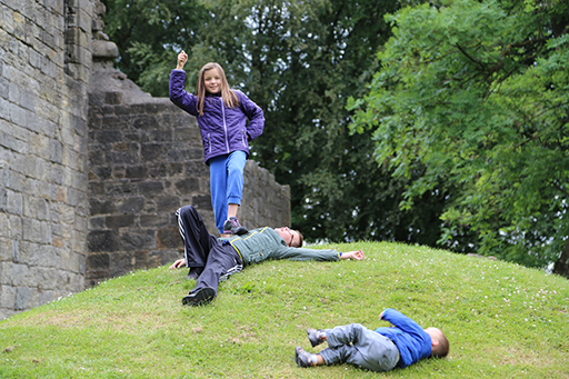 2014 Europe Trip Day 24 - Scotland (Crookston Castle, Paisley Missionary Flat (Walker Street), Lawn Bowling Pitch, Irn Bru, Church of the Holy Rude, Stirling Castle, 2014 Pipefest Stirling)