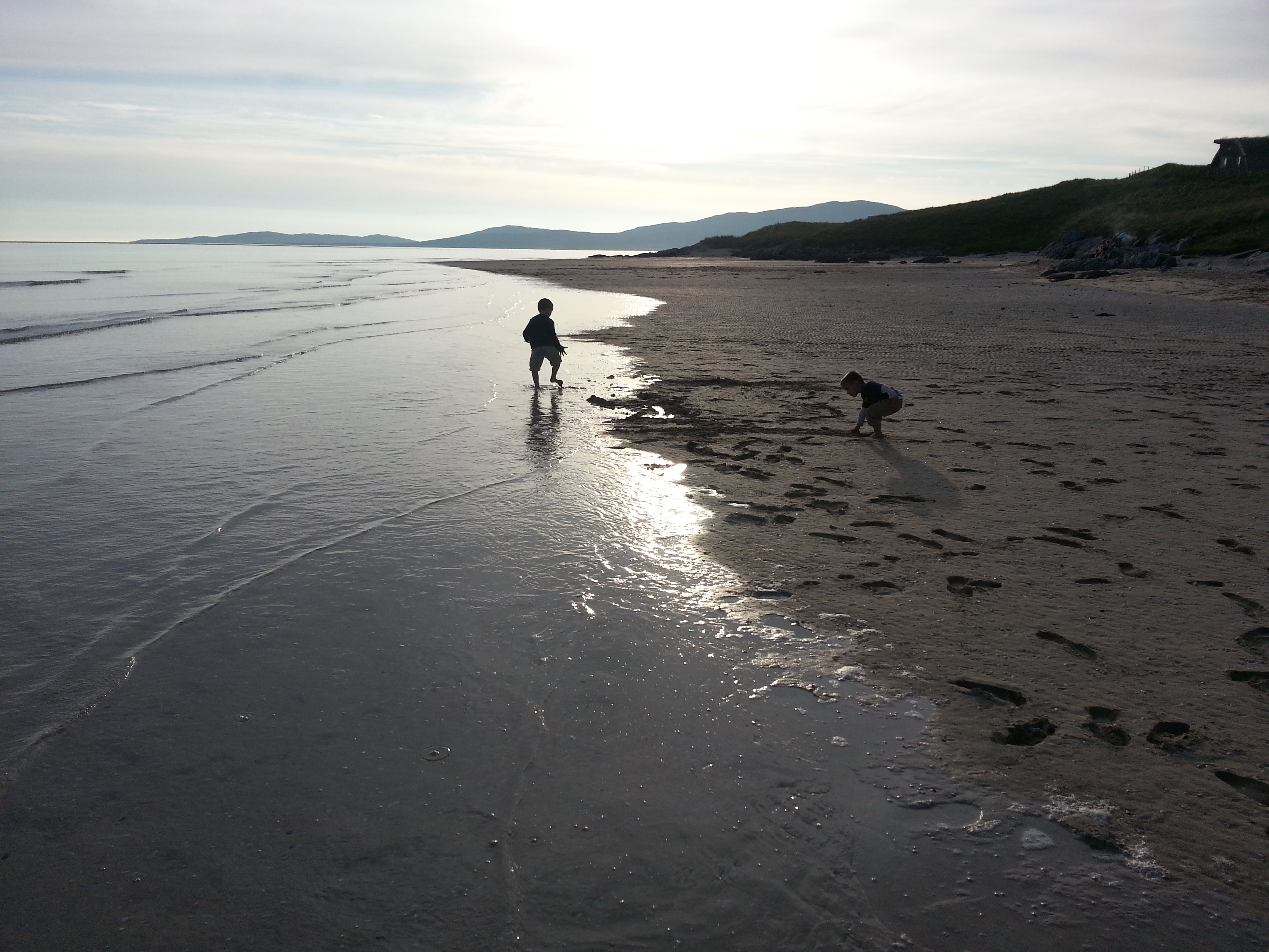 2014 Europe Trip Day 28 - Scotland (Isle of Skye, Portree, Full Scottish Breakfast, Dun Beag Broch, Highland Sheep, Thistle, Red Telephone Box, Neist Point Lighthouse, Dunvegan Castle, Uig-Tarbert Ferry, Outer Hebrides, Isle of Harris, Losgaintir Beach)