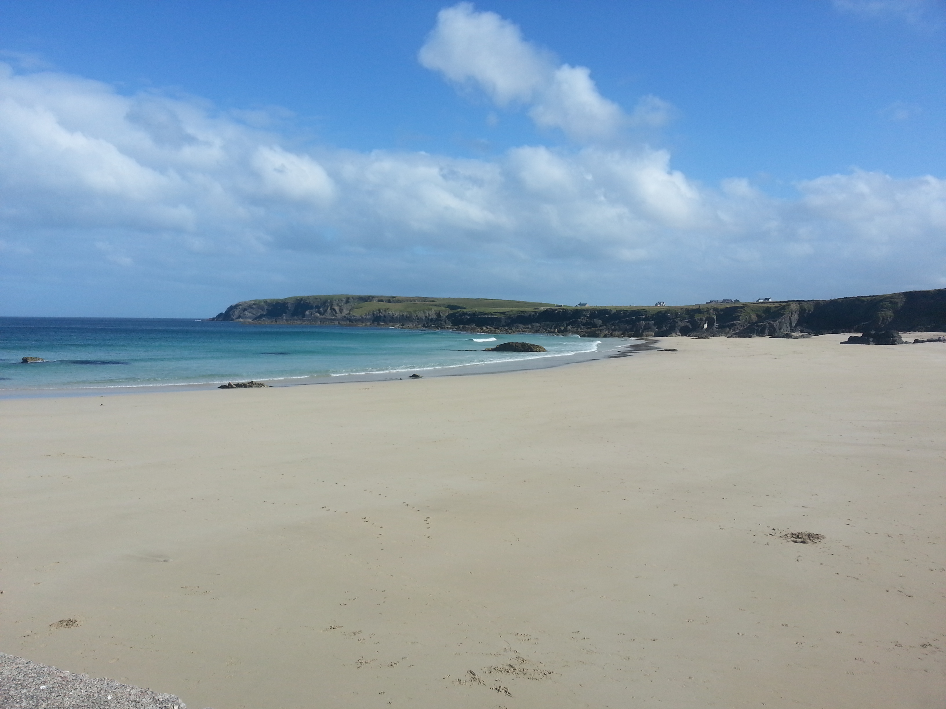 2014 Europe Trip Day 29 - Scotland (Callanish Standing Stones, Dun Carloway Broch, Gearrannan Blackhouse Village, Harris Tweed Weaving Loom, Dailbeag Beach, Arnol Black House, Breanish Tweed, Peat, Steinacleit, Bridge to Nowhere, Traigh Mhor, Rainbow)