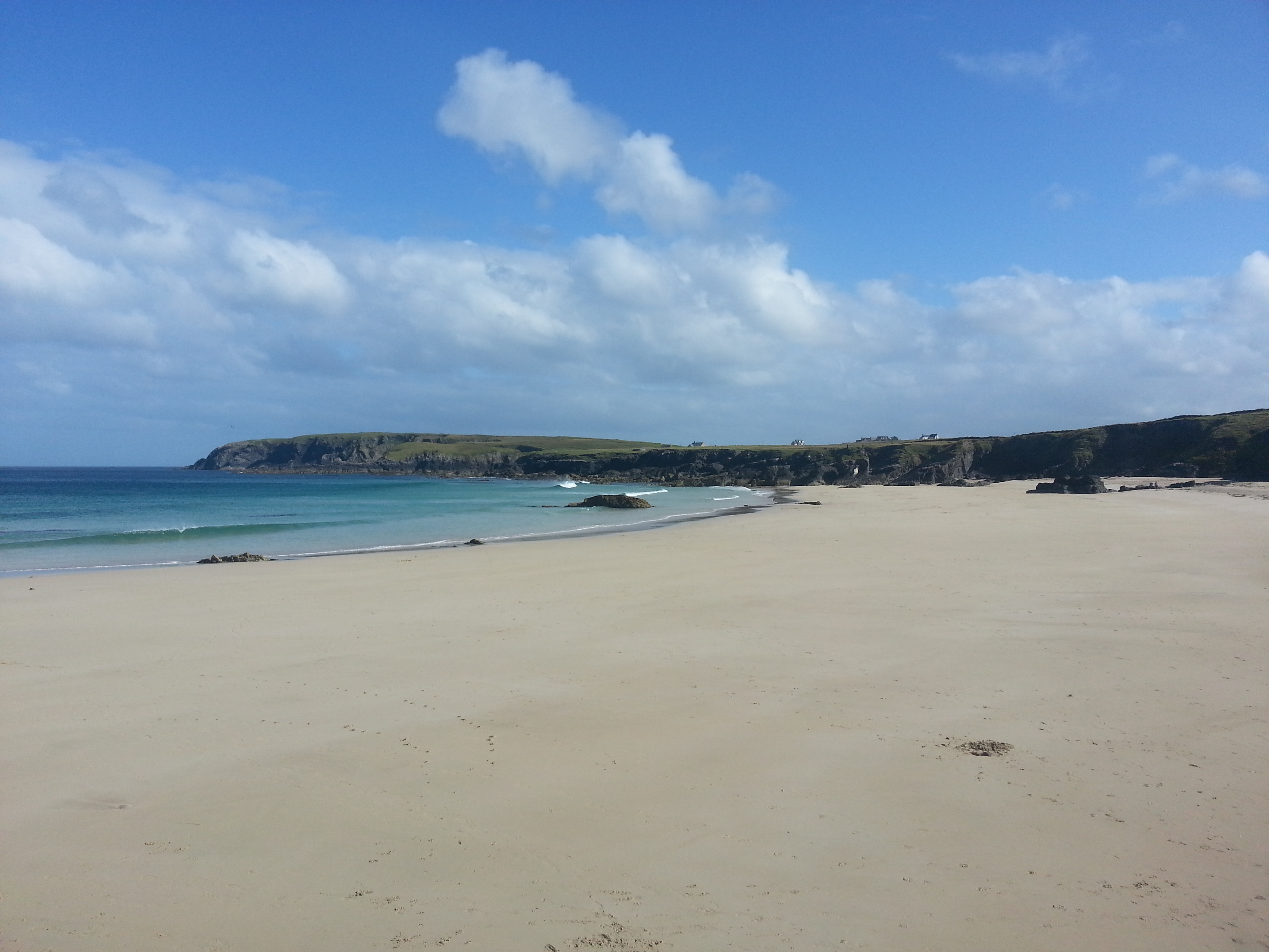 2014 Europe Trip Day 29 - Scotland (Callanish Standing Stones, Dun Carloway Broch, Gearrannan Blackhouse Village, Harris Tweed Weaving Loom, Dailbeag Beach, Arnol Black House, Breanish Tweed, Peat, Steinacleit, Bridge to Nowhere, Traigh Mhor, Rainbow)