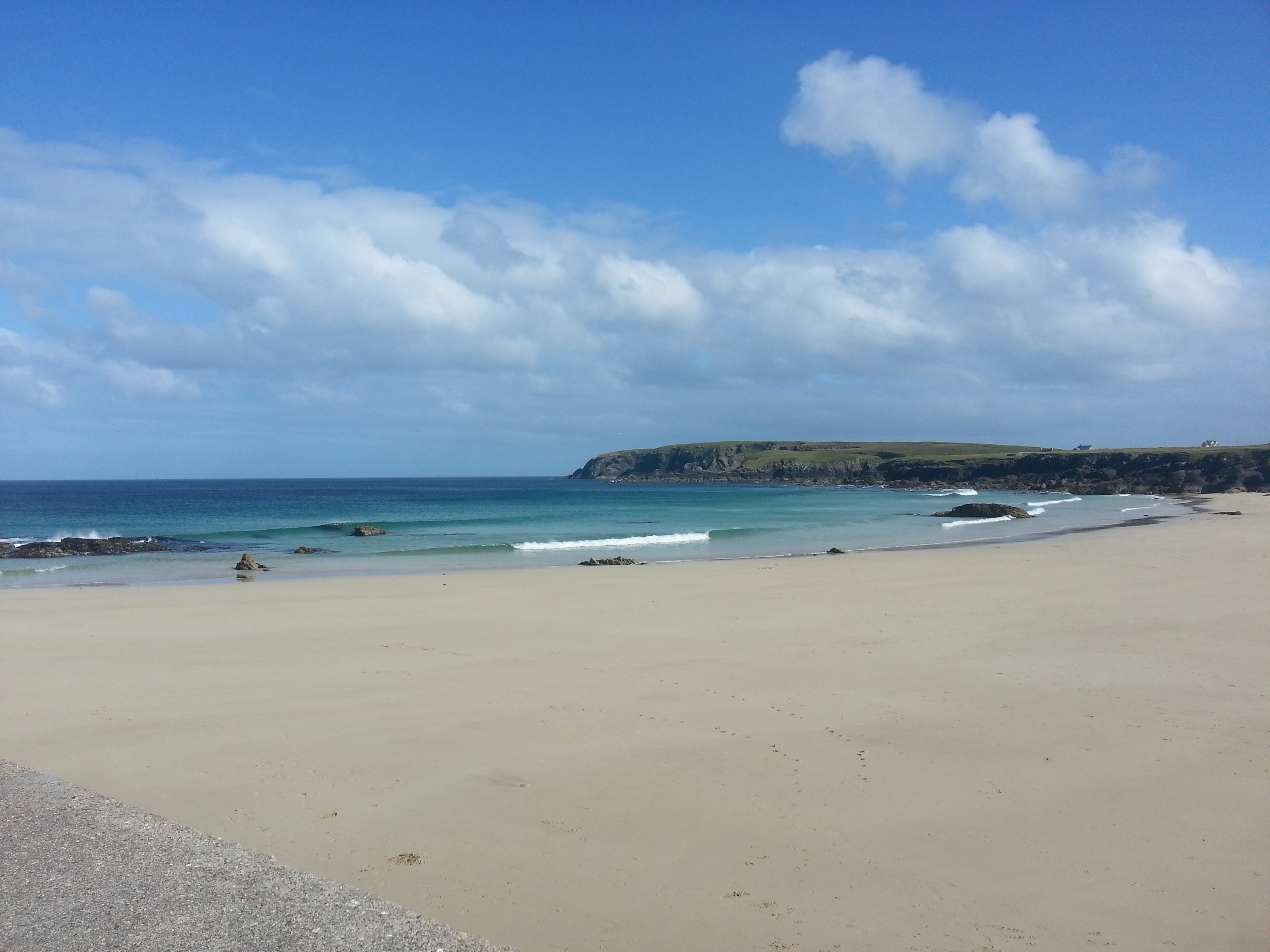 2014 Europe Trip Day 29 - Scotland (Callanish Standing Stones, Dun Carloway Broch, Gearrannan Blackhouse Village, Harris Tweed Weaving Loom, Dailbeag Beach, Arnol Black House, Breanish Tweed, Peat, Steinacleit, Bridge to Nowhere, Traigh Mhor, Rainbow)