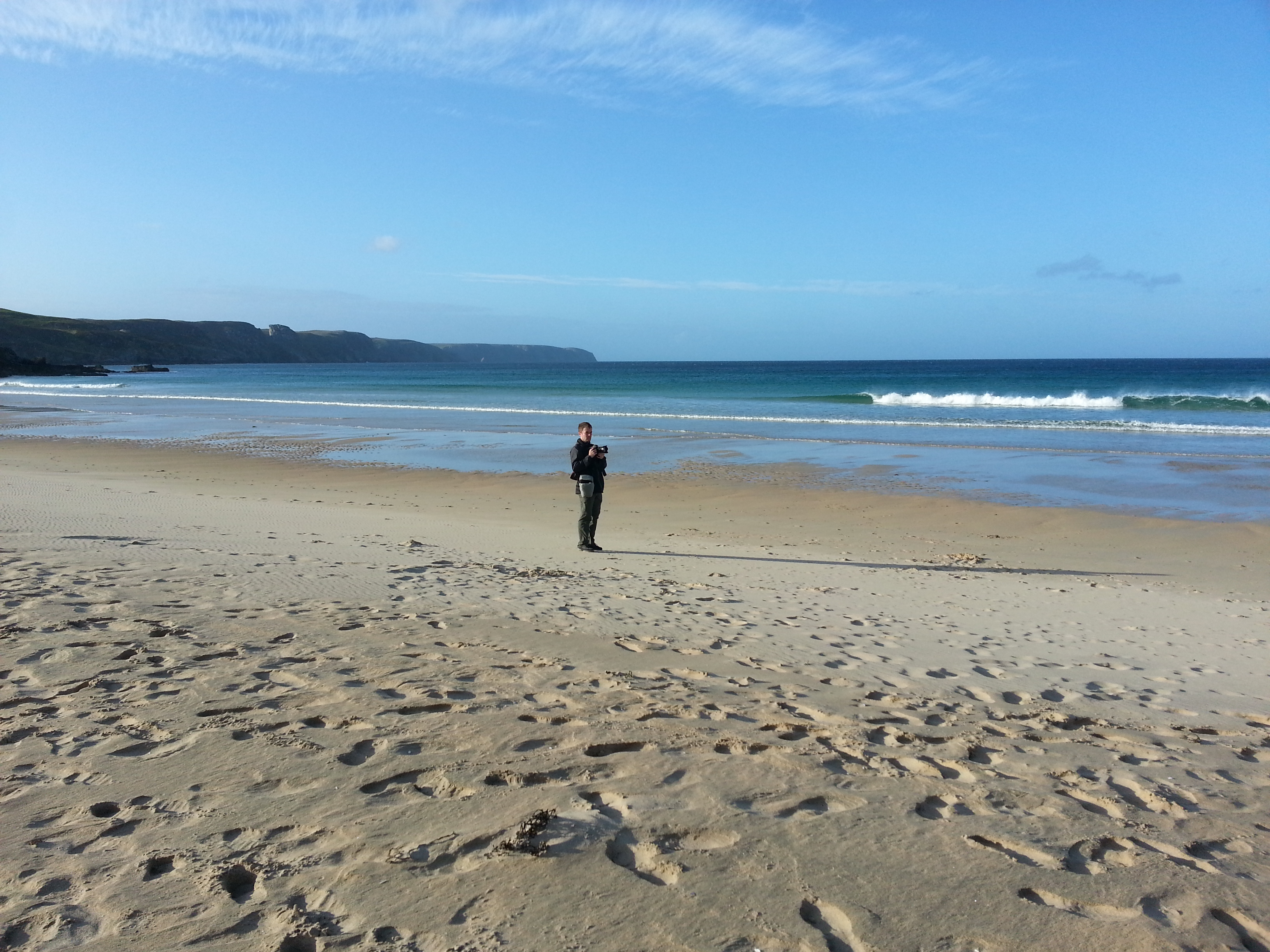 2014 Europe Trip Day 29 - Scotland (Callanish Standing Stones, Dun Carloway Broch, Gearrannan Blackhouse Village, Harris Tweed Weaving Loom, Dailbeag Beach, Arnol Black House, Breanish Tweed, Peat, Steinacleit, Bridge to Nowhere, Traigh Mhor, Rainbow)