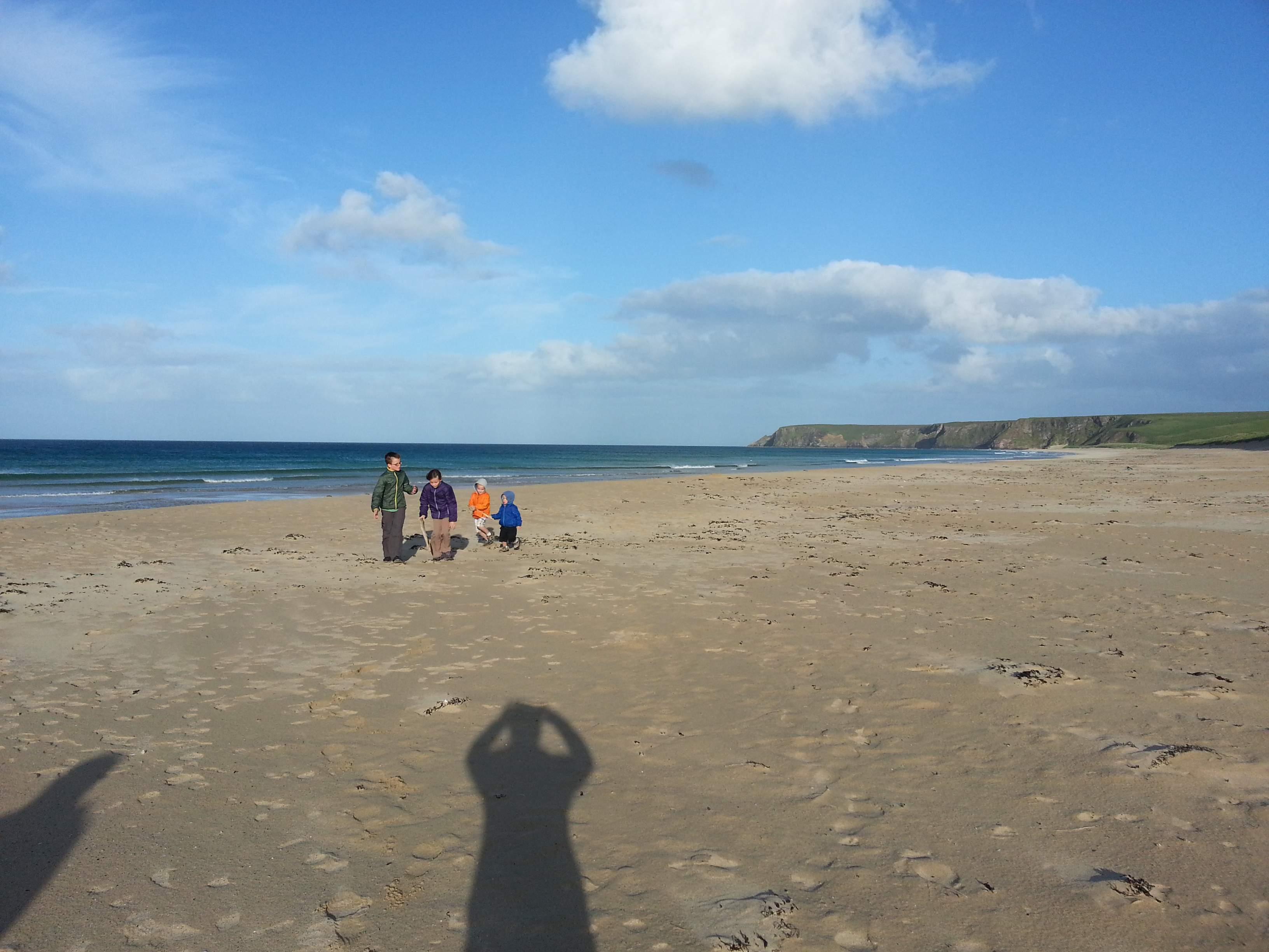 2014 Europe Trip Day 29 - Scotland (Callanish Standing Stones, Dun Carloway Broch, Gearrannan Blackhouse Village, Harris Tweed Weaving Loom, Dailbeag Beach, Arnol Black House, Breanish Tweed, Peat, Steinacleit, Bridge to Nowhere, Traigh Mhor, Rainbow)