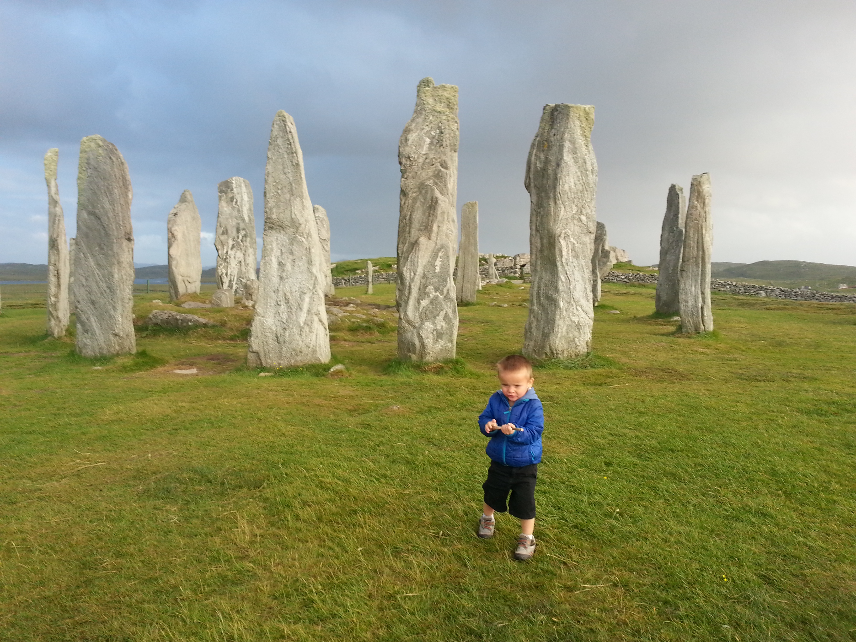 2014 Europe Trip Day 29 - Scotland (Callanish Standing Stones, Dun Carloway Broch, Gearrannan Blackhouse Village, Harris Tweed Weaving Loom, Dailbeag Beach, Arnol Black House, Breanish Tweed, Peat, Steinacleit, Bridge to Nowhere, Traigh Mhor, Rainbow)