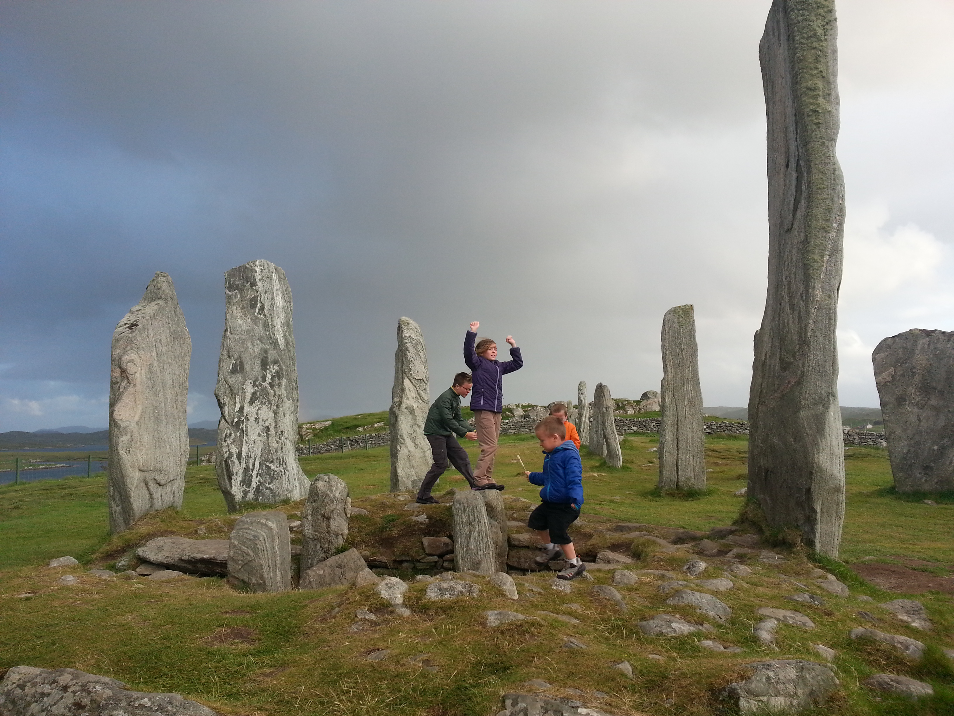 2014 Europe Trip Day 29 - Scotland (Callanish Standing Stones, Dun Carloway Broch, Gearrannan Blackhouse Village, Harris Tweed Weaving Loom, Dailbeag Beach, Arnol Black House, Breanish Tweed, Peat, Steinacleit, Bridge to Nowhere, Traigh Mhor, Rainbow)