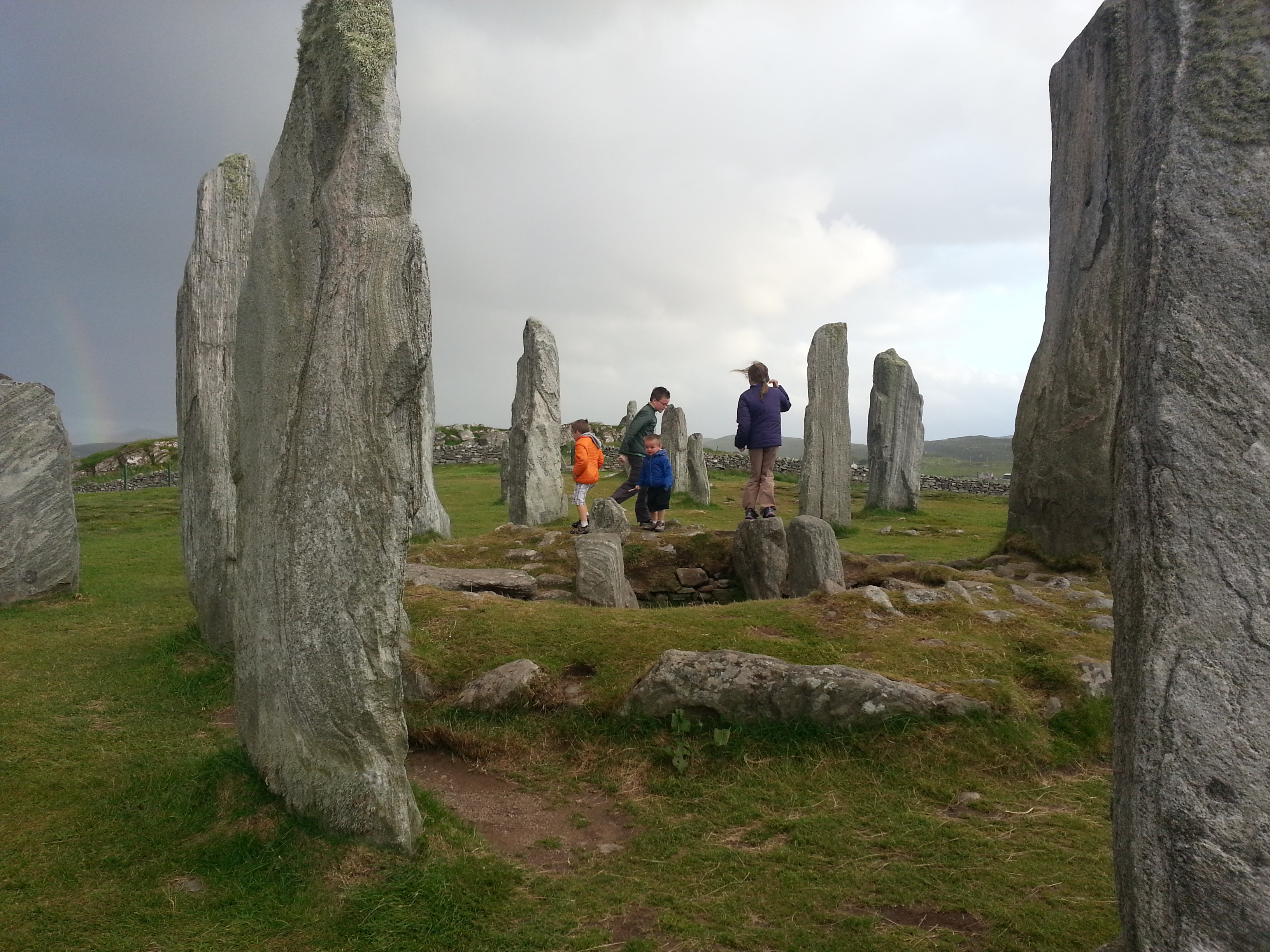 2014 Europe Trip Day 29 - Scotland (Callanish Standing Stones, Dun Carloway Broch, Gearrannan Blackhouse Village, Harris Tweed Weaving Loom, Dailbeag Beach, Arnol Black House, Breanish Tweed, Peat, Steinacleit, Bridge to Nowhere, Traigh Mhor, Rainbow)