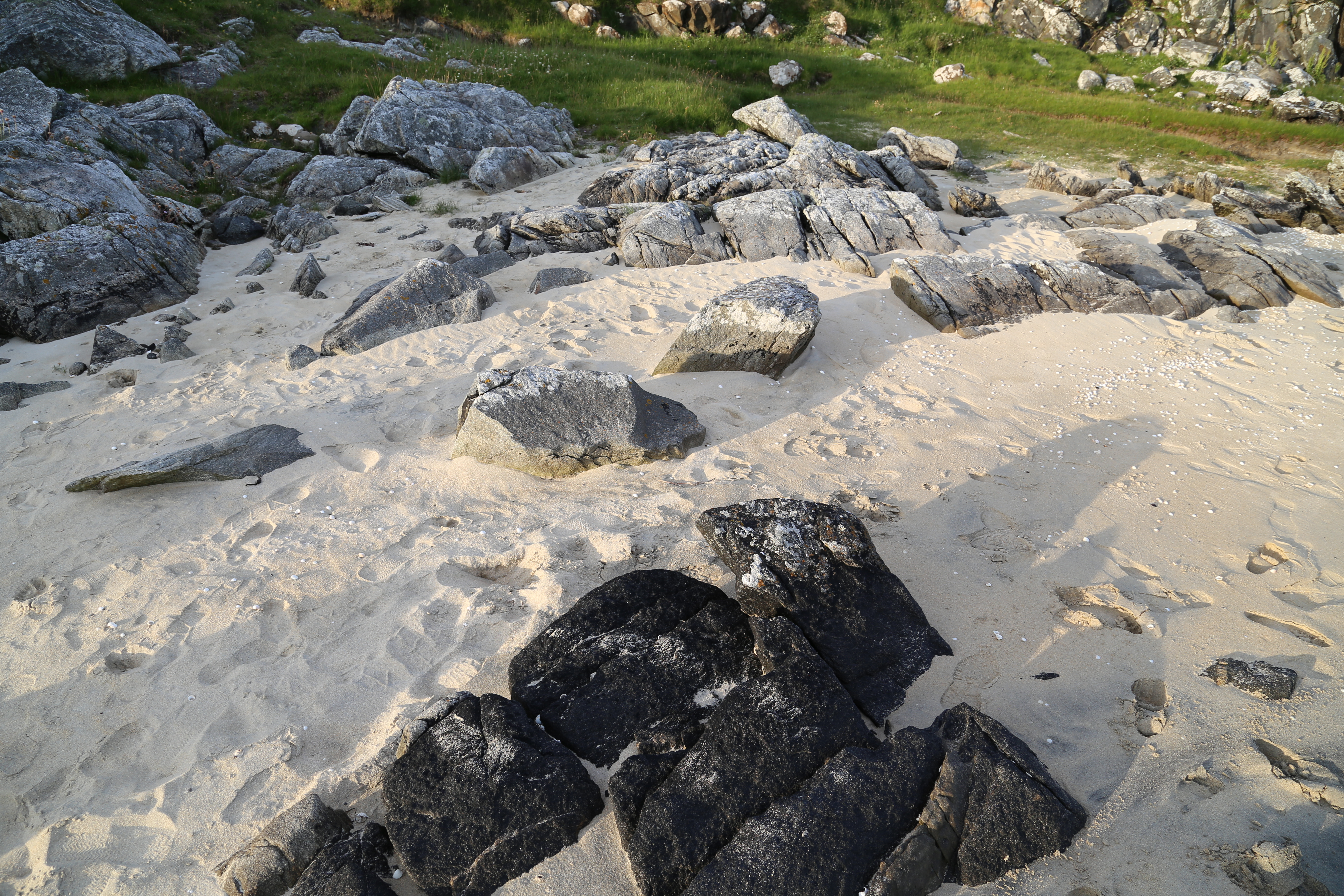 2014 Europe Trip Day 28 - Scotland (Isle of Skye, Portree, Full Scottish Breakfast, Dun Beag Broch, Highland Sheep, Thistle, Red Telephone Box, Neist Point Lighthouse, Dunvegan Castle, Uig-Tarbert Ferry, Outer Hebrides, Isle of Harris, Losgaintir Beach)
