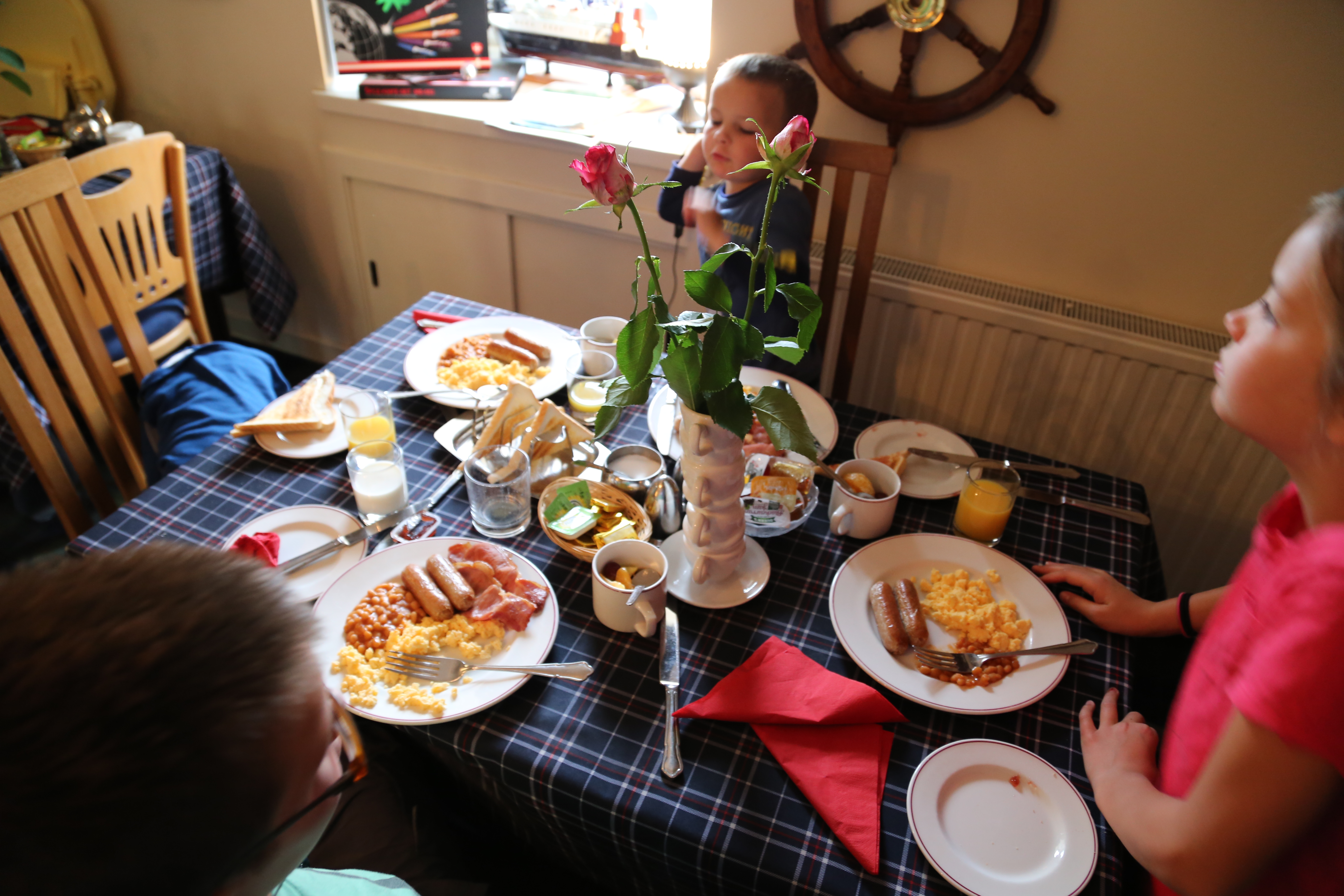 2014 Europe Trip Day 29 - Scotland (Callanish Standing Stones, Dun Carloway Broch, Gearrannan Blackhouse Village, Harris Tweed Weaving Loom, Dailbeag Beach, Arnol Black House, Breanish Tweed, Peat, Steinacleit, Bridge to Nowhere, Traigh Mhor, Rainbow)