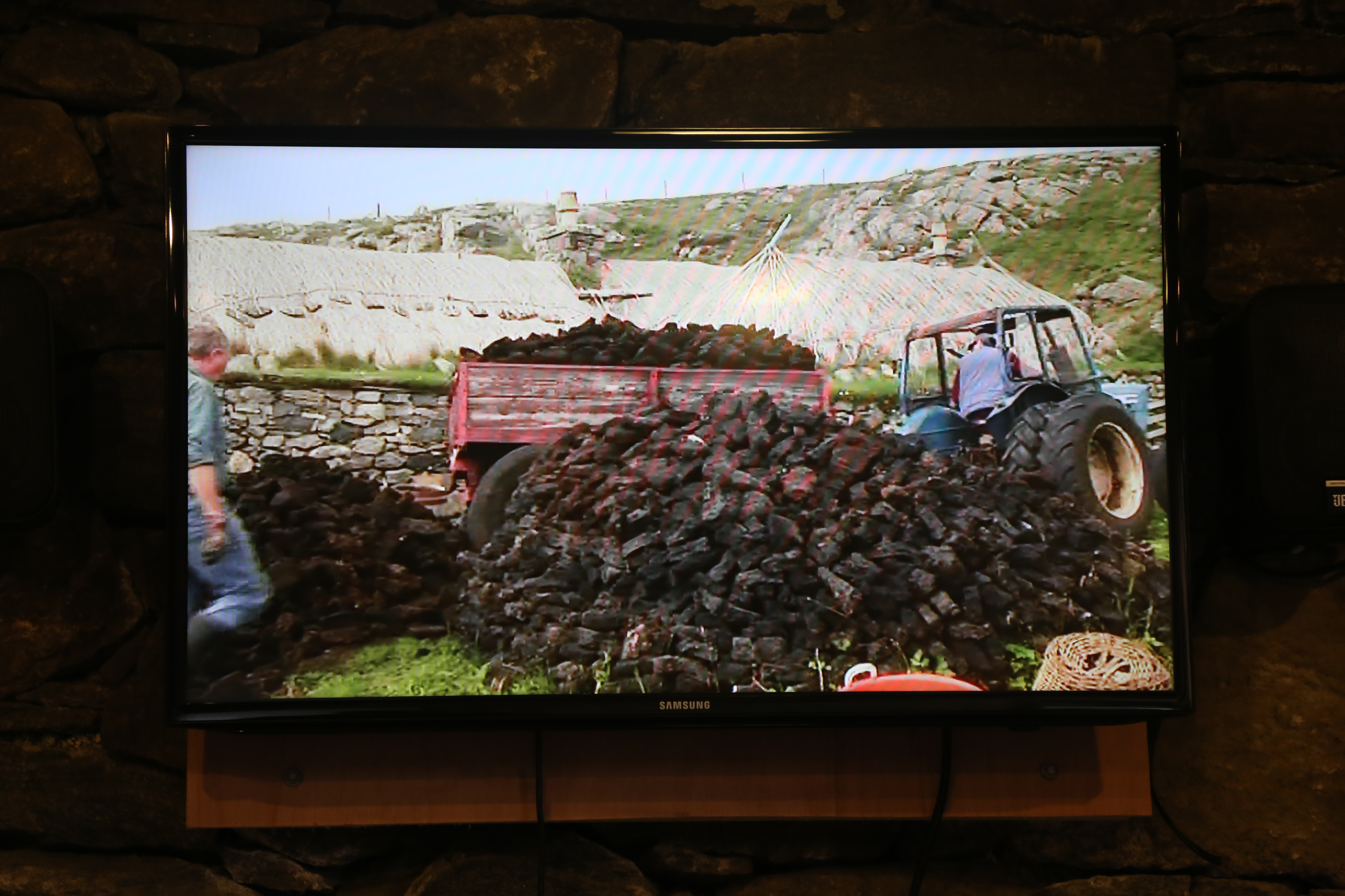 2014 Europe Trip Day 29 - Scotland (Callanish Standing Stones, Dun Carloway Broch, Gearrannan Blackhouse Village, Harris Tweed Weaving Loom, Dailbeag Beach, Arnol Black House, Breanish Tweed, Peat, Steinacleit, Bridge to Nowhere, Traigh Mhor, Rainbow)