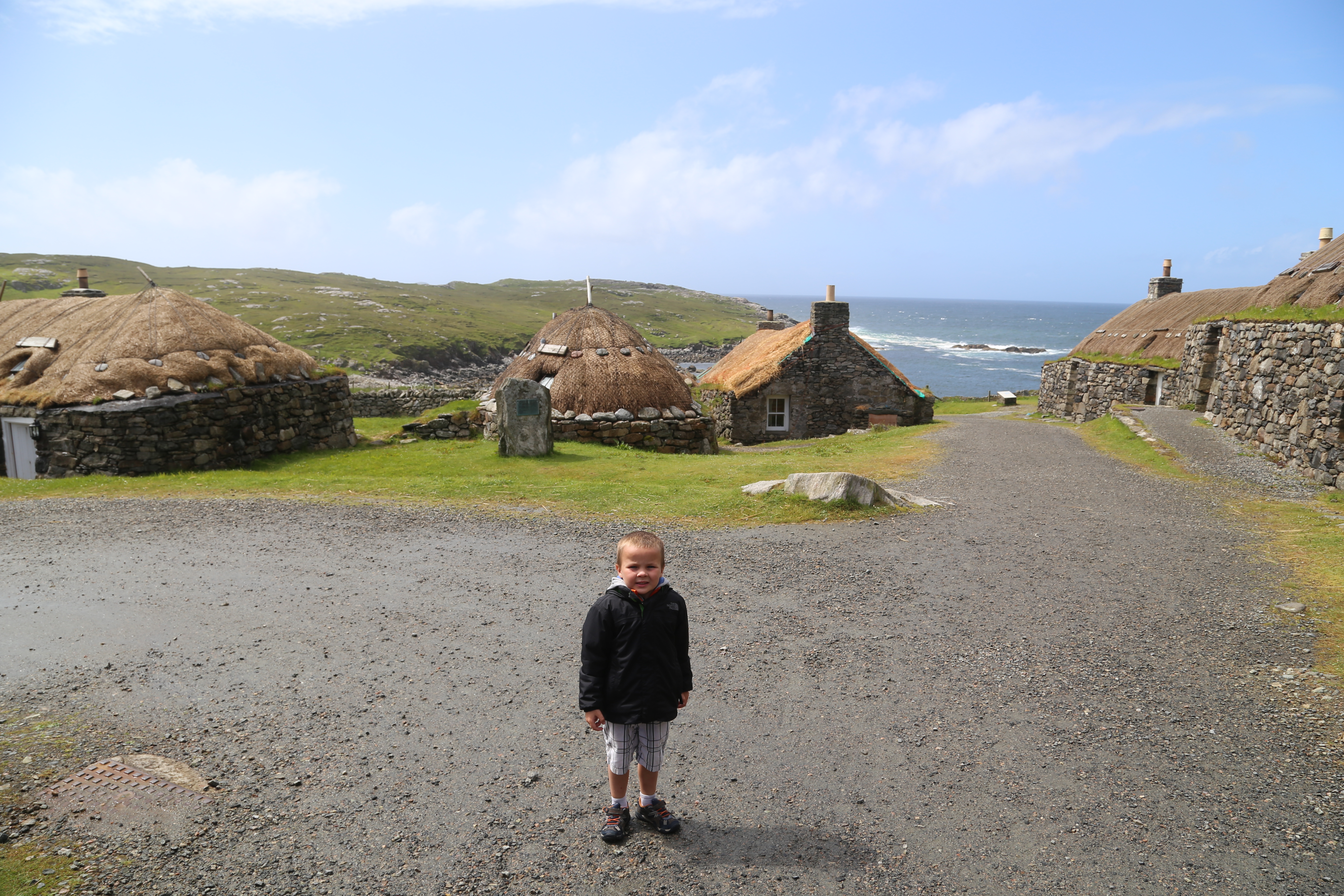 2014 Europe Trip Day 29 - Scotland (Callanish Standing Stones, Dun Carloway Broch, Gearrannan Blackhouse Village, Harris Tweed Weaving Loom, Dailbeag Beach, Arnol Black House, Breanish Tweed, Peat, Steinacleit, Bridge to Nowhere, Traigh Mhor, Rainbow)