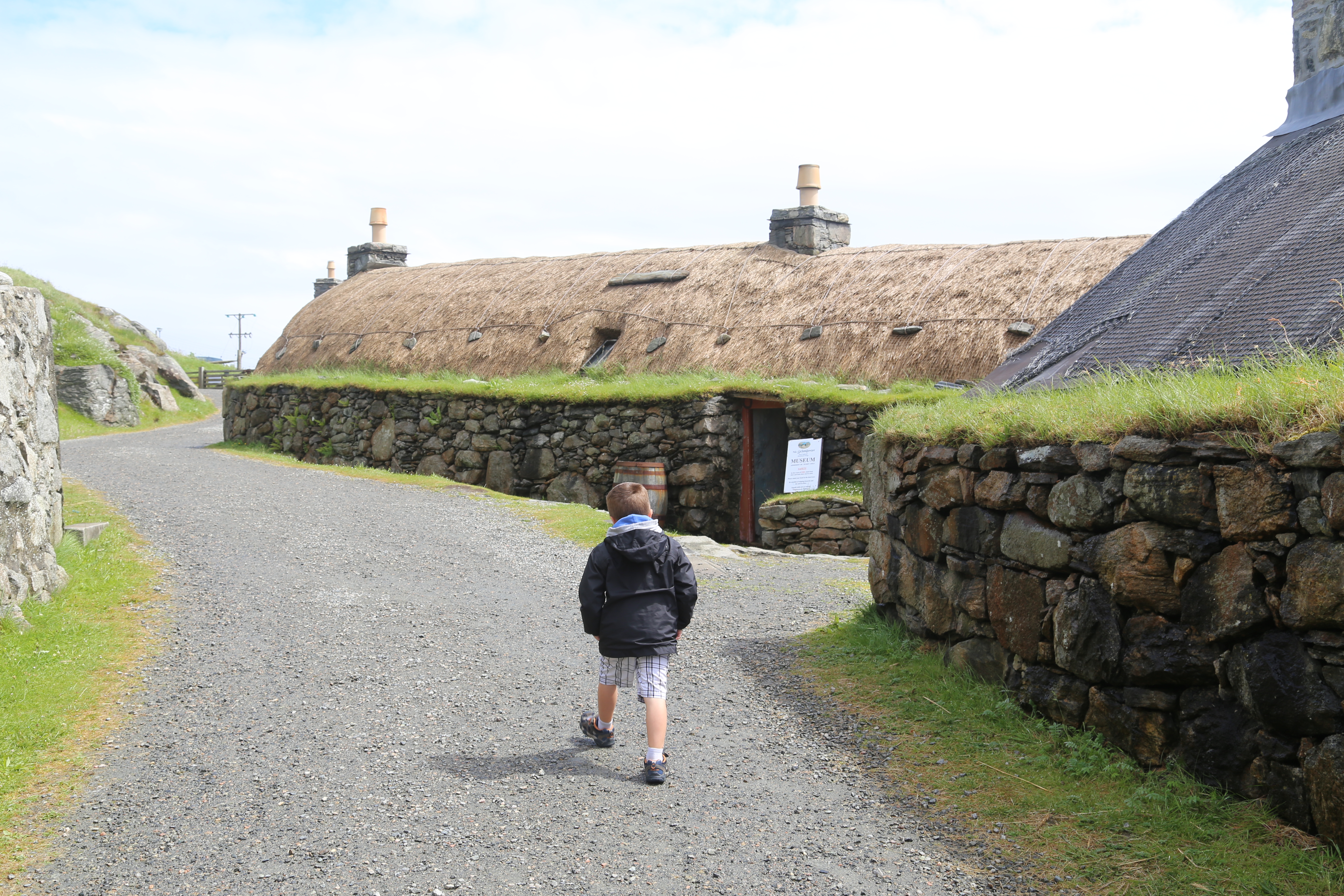 2014 Europe Trip Day 29 - Scotland (Callanish Standing Stones, Dun Carloway Broch, Gearrannan Blackhouse Village, Harris Tweed Weaving Loom, Dailbeag Beach, Arnol Black House, Breanish Tweed, Peat, Steinacleit, Bridge to Nowhere, Traigh Mhor, Rainbow)