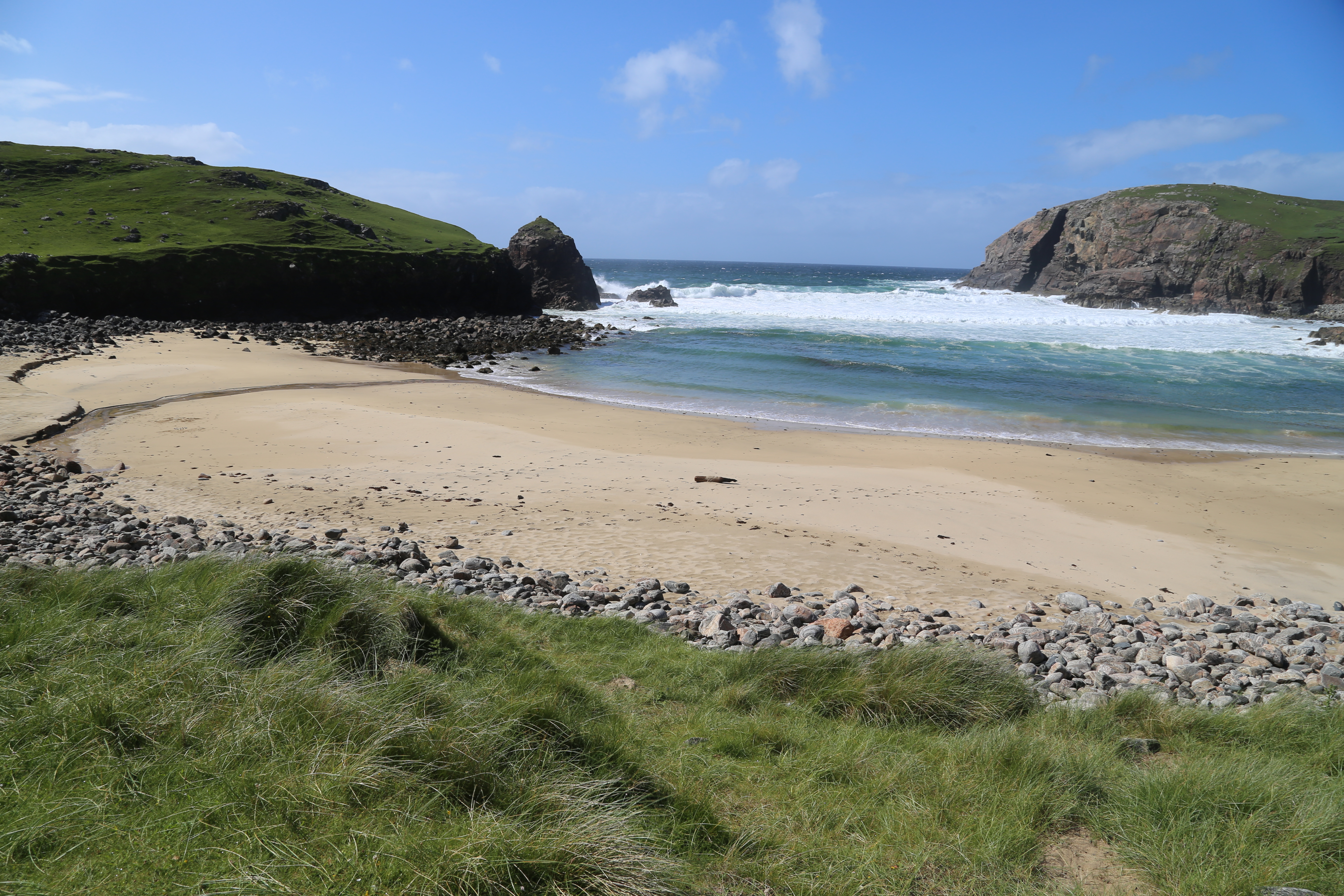 2014 Europe Trip Day 29 - Scotland (Callanish Standing Stones, Dun Carloway Broch, Gearrannan Blackhouse Village, Harris Tweed Weaving Loom, Dailbeag Beach, Arnol Black House, Breanish Tweed, Peat, Steinacleit, Bridge to Nowhere, Traigh Mhor, Rainbow)