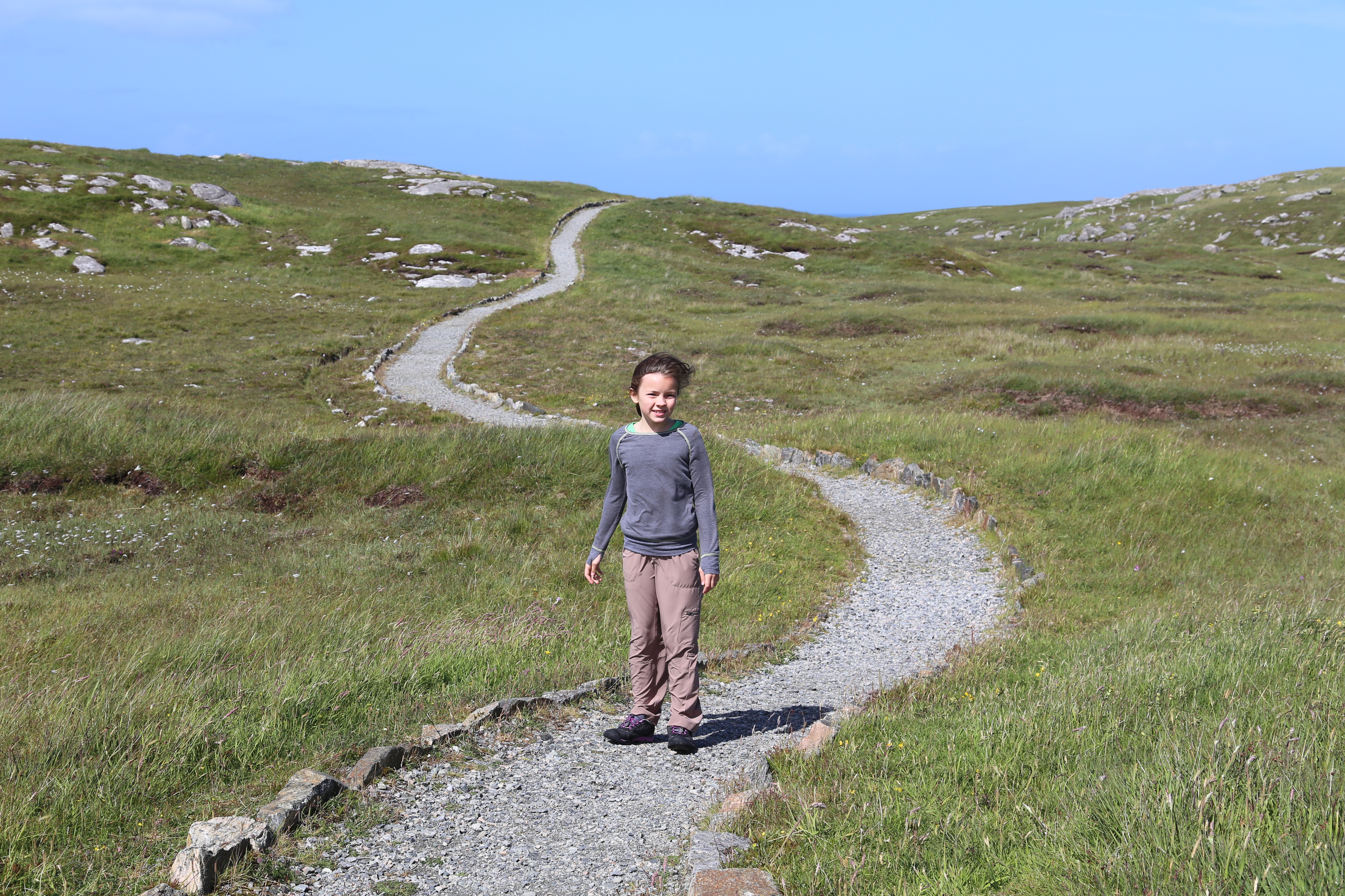 2014 Europe Trip Day 29 - Scotland (Callanish Standing Stones, Dun Carloway Broch, Gearrannan Blackhouse Village, Harris Tweed Weaving Loom, Dailbeag Beach, Arnol Black House, Breanish Tweed, Peat, Steinacleit, Bridge to Nowhere, Traigh Mhor, Rainbow)