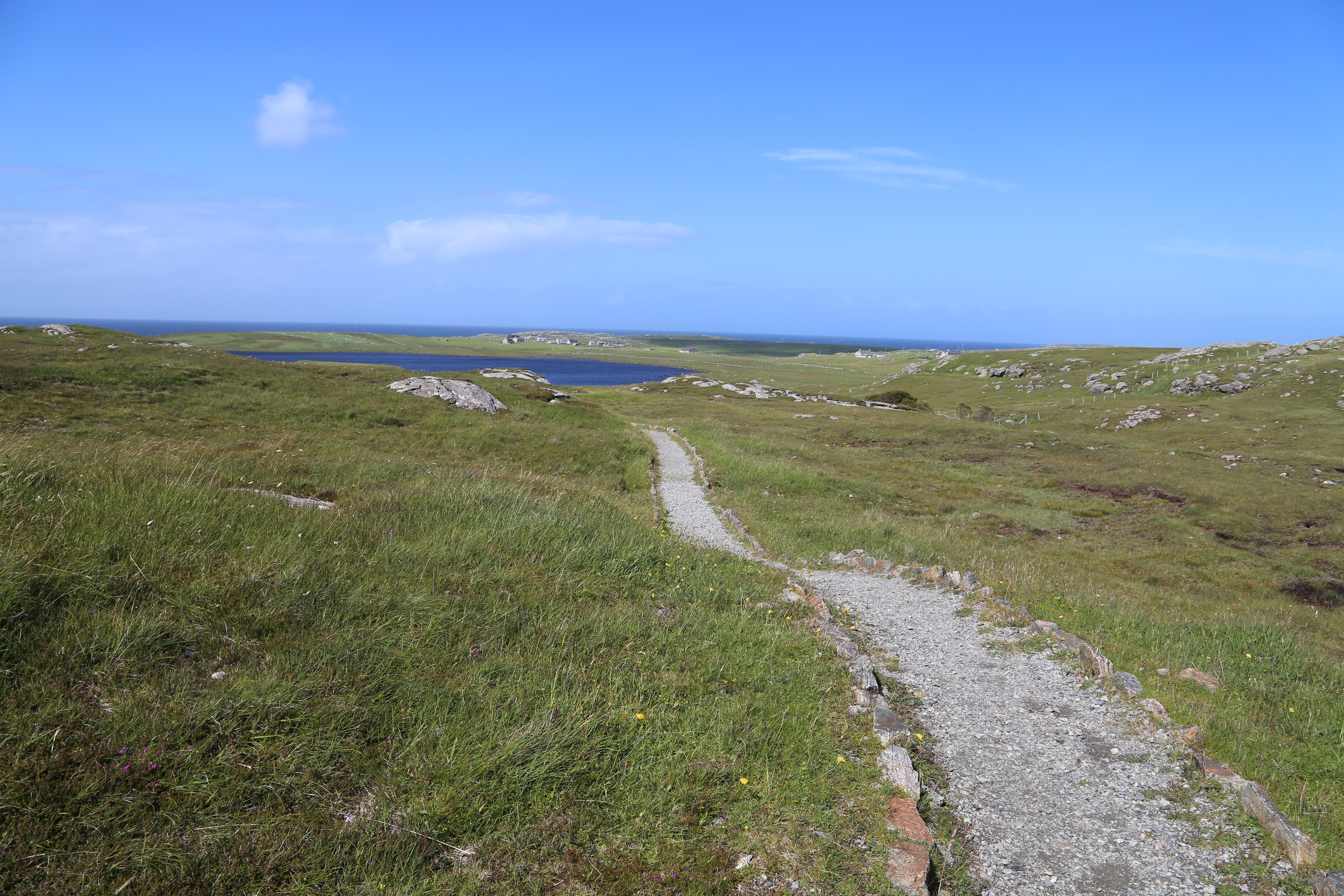 2014 Europe Trip Day 29 - Scotland (Callanish Standing Stones, Dun Carloway Broch, Gearrannan Blackhouse Village, Harris Tweed Weaving Loom, Dailbeag Beach, Arnol Black House, Breanish Tweed, Peat, Steinacleit, Bridge to Nowhere, Traigh Mhor, Rainbow)