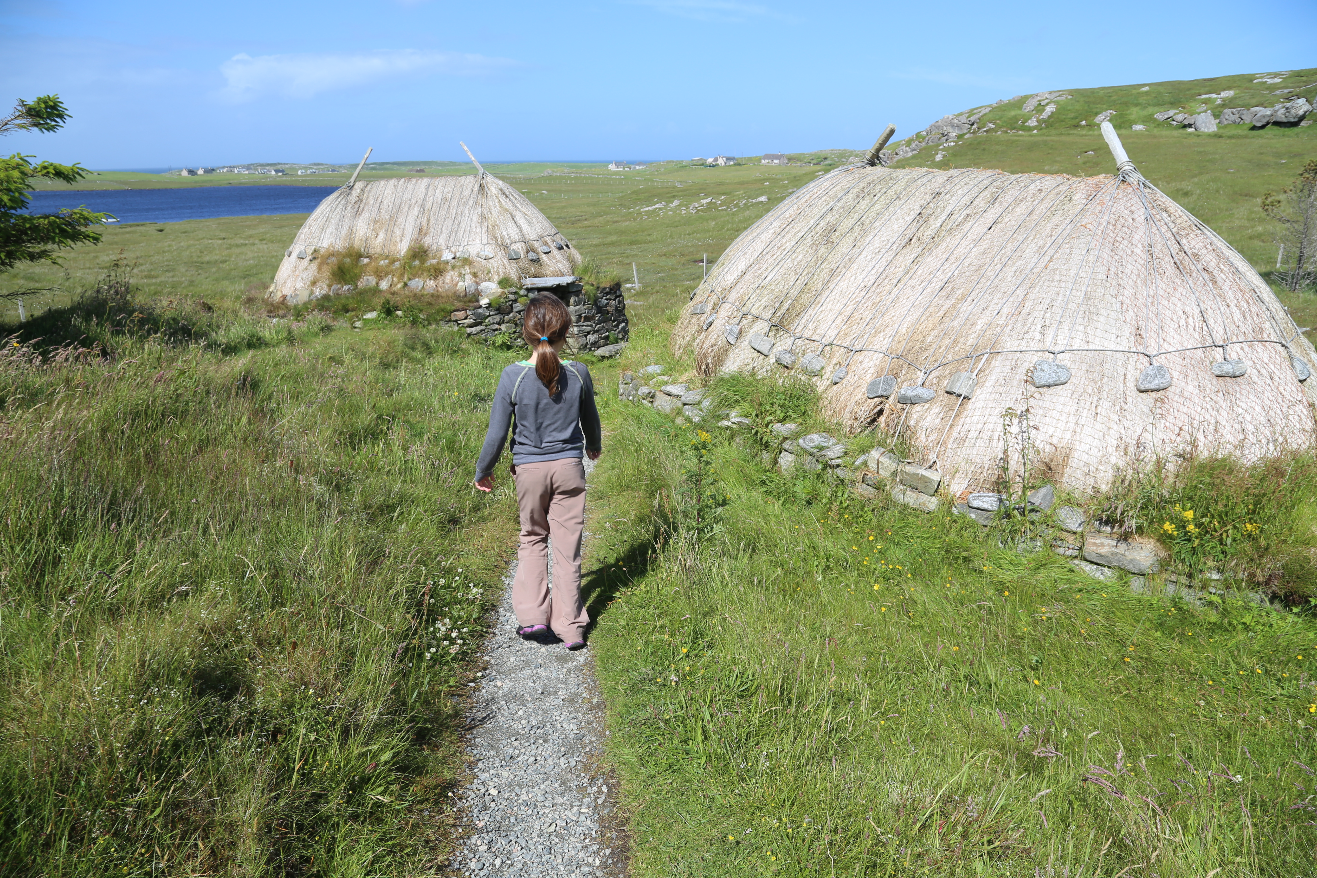 2014 Europe Trip Day 29 - Scotland (Callanish Standing Stones, Dun Carloway Broch, Gearrannan Blackhouse Village, Harris Tweed Weaving Loom, Dailbeag Beach, Arnol Black House, Breanish Tweed, Peat, Steinacleit, Bridge to Nowhere, Traigh Mhor, Rainbow)