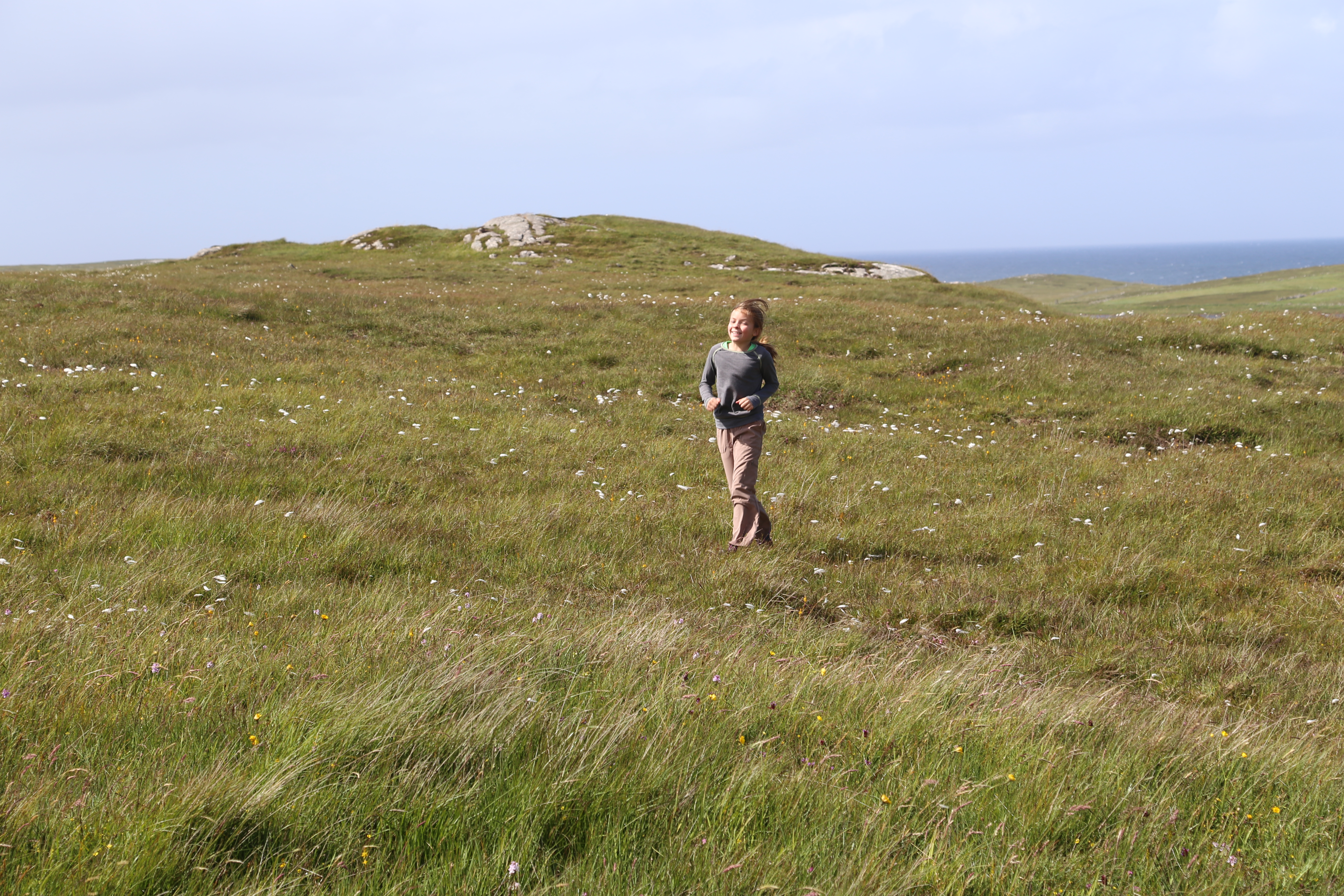 2014 Europe Trip Day 29 - Scotland (Callanish Standing Stones, Dun Carloway Broch, Gearrannan Blackhouse Village, Harris Tweed Weaving Loom, Dailbeag Beach, Arnol Black House, Breanish Tweed, Peat, Steinacleit, Bridge to Nowhere, Traigh Mhor, Rainbow)