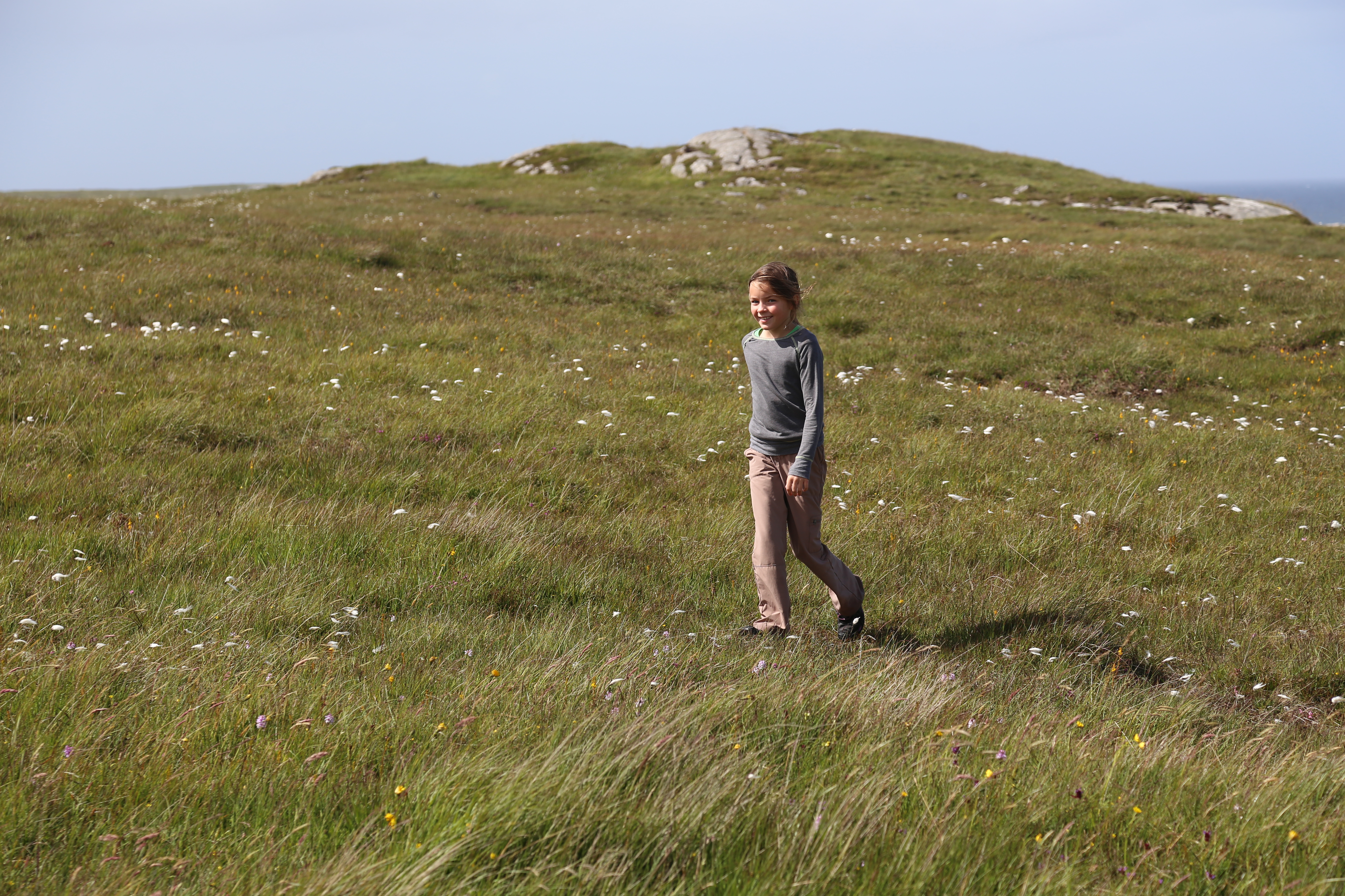 2014 Europe Trip Day 29 - Scotland (Callanish Standing Stones, Dun Carloway Broch, Gearrannan Blackhouse Village, Harris Tweed Weaving Loom, Dailbeag Beach, Arnol Black House, Breanish Tweed, Peat, Steinacleit, Bridge to Nowhere, Traigh Mhor, Rainbow)