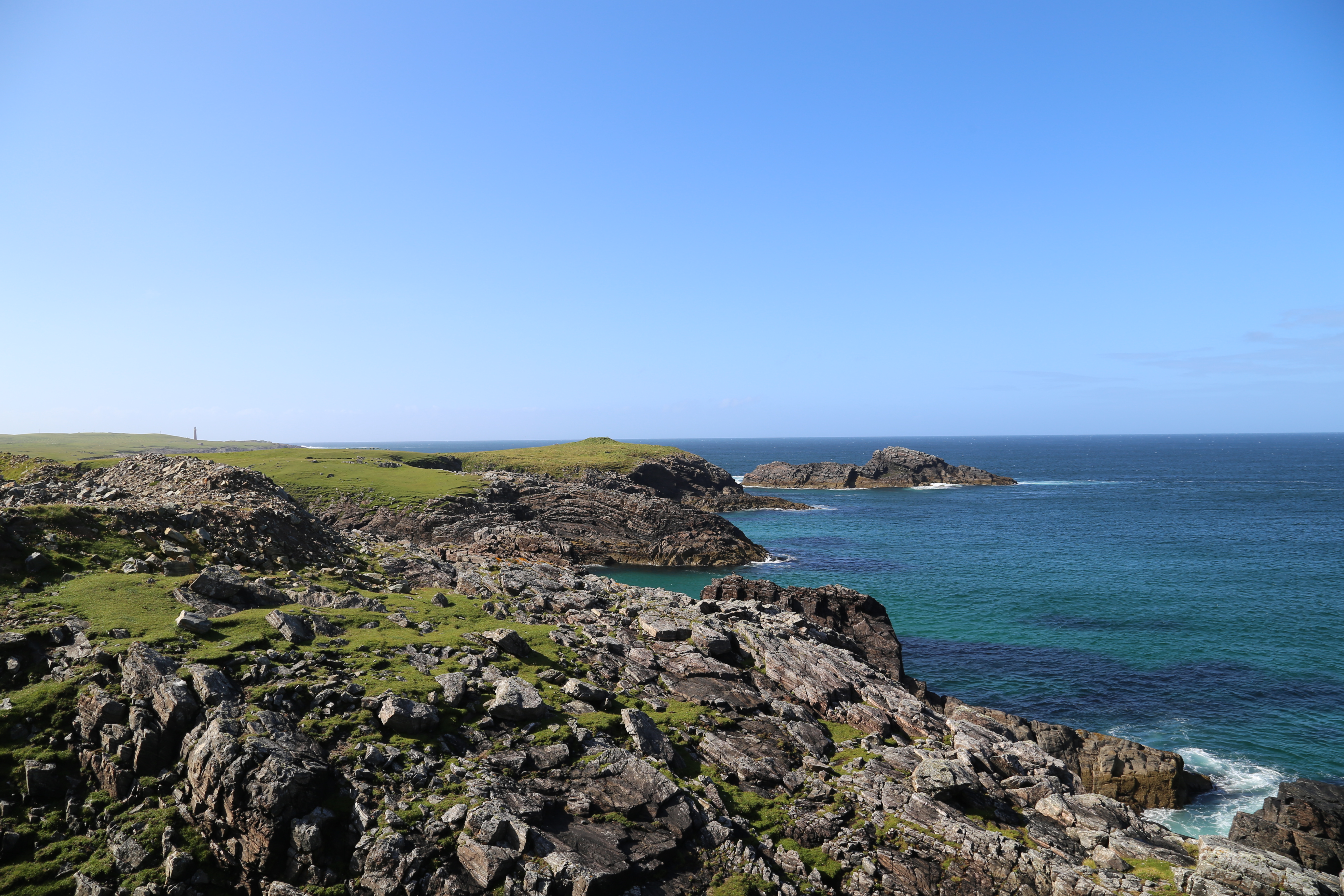 2014 Europe Trip Day 29 - Scotland (Callanish Standing Stones, Dun Carloway Broch, Gearrannan Blackhouse Village, Harris Tweed Weaving Loom, Dailbeag Beach, Arnol Black House, Breanish Tweed, Peat, Steinacleit, Bridge to Nowhere, Traigh Mhor, Rainbow)