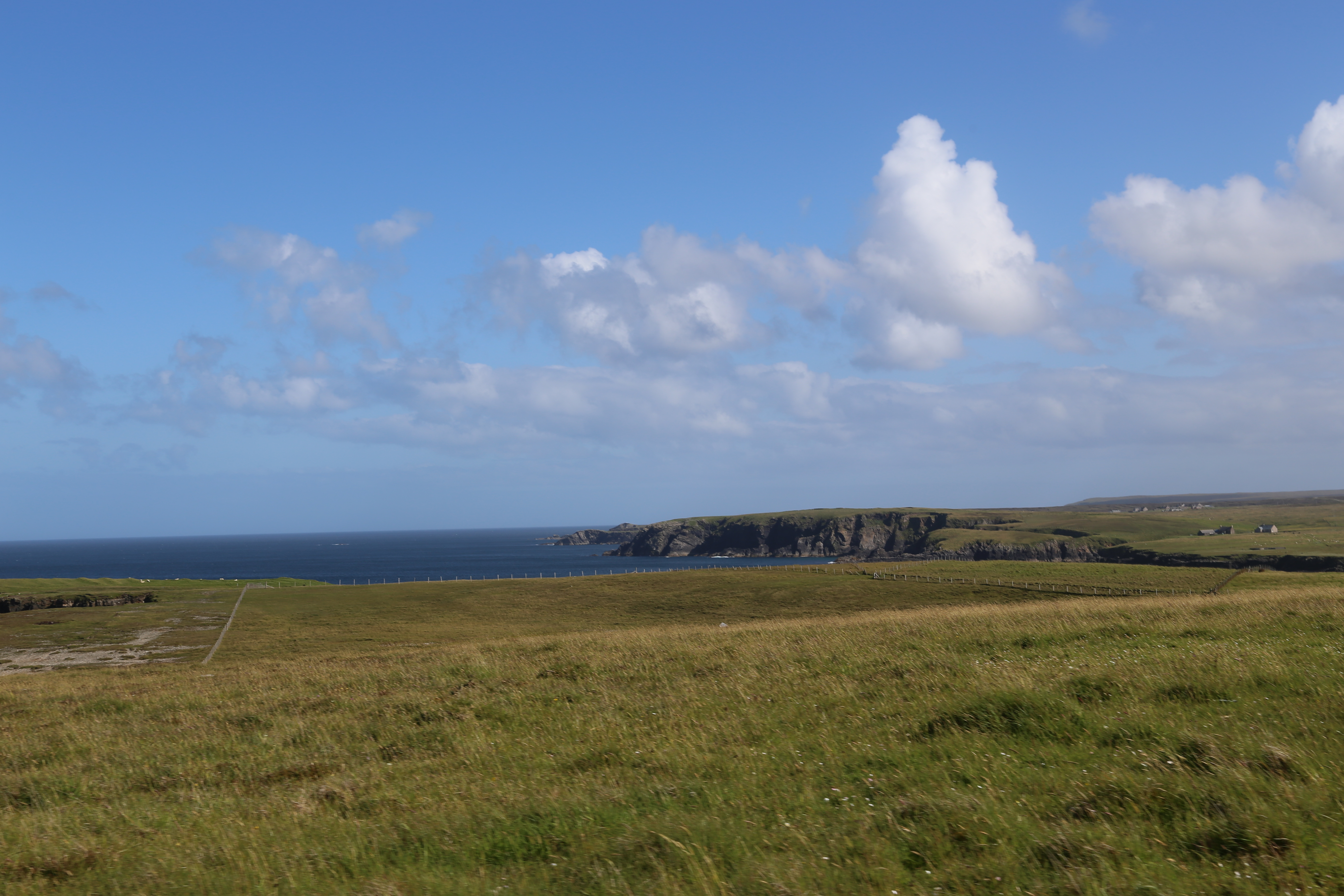 2014 Europe Trip Day 29 - Scotland (Callanish Standing Stones, Dun Carloway Broch, Gearrannan Blackhouse Village, Harris Tweed Weaving Loom, Dailbeag Beach, Arnol Black House, Breanish Tweed, Peat, Steinacleit, Bridge to Nowhere, Traigh Mhor, Rainbow)