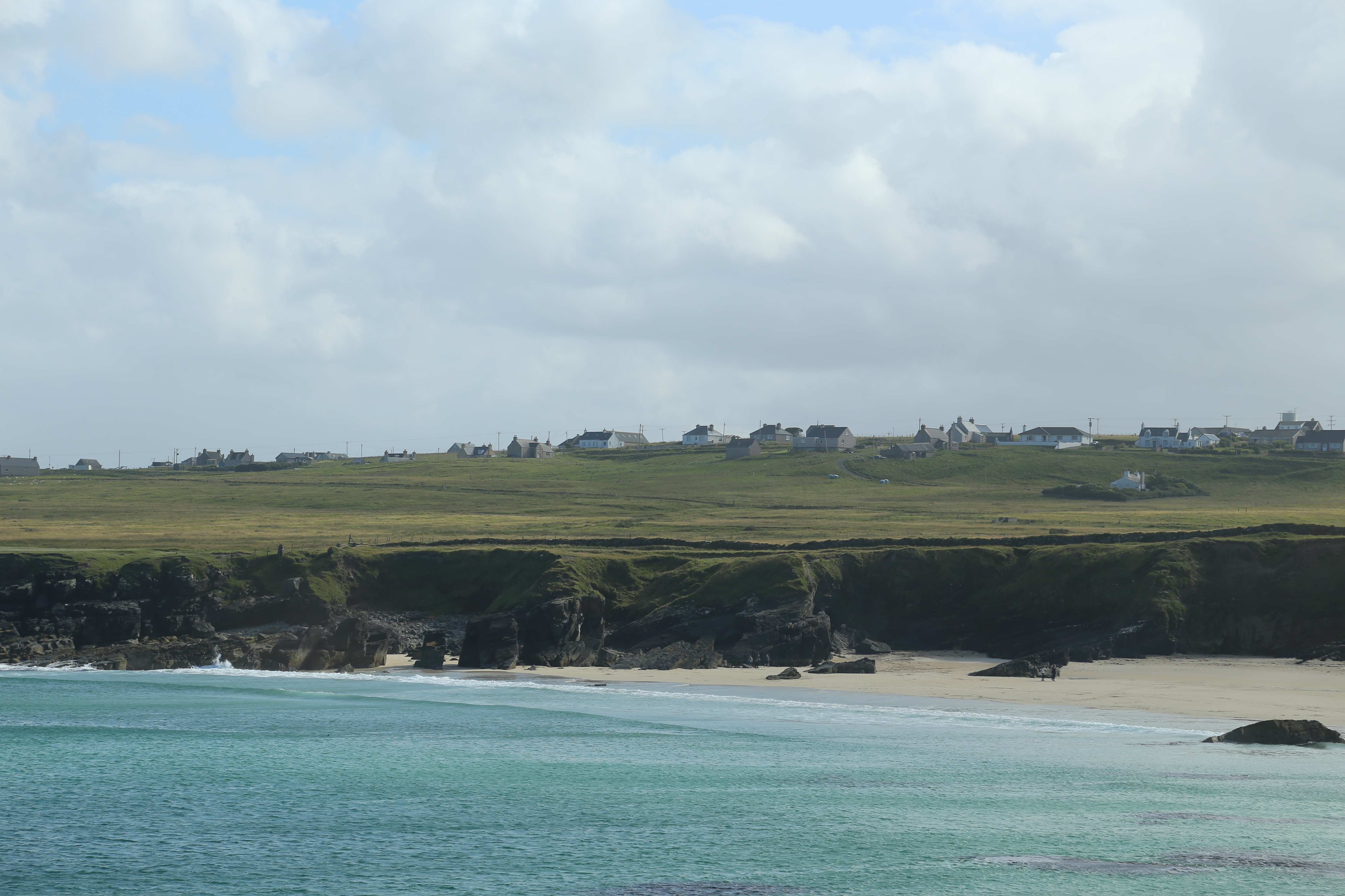 2014 Europe Trip Day 29 - Scotland (Callanish Standing Stones, Dun Carloway Broch, Gearrannan Blackhouse Village, Harris Tweed Weaving Loom, Dailbeag Beach, Arnol Black House, Breanish Tweed, Peat, Steinacleit, Bridge to Nowhere, Traigh Mhor, Rainbow)