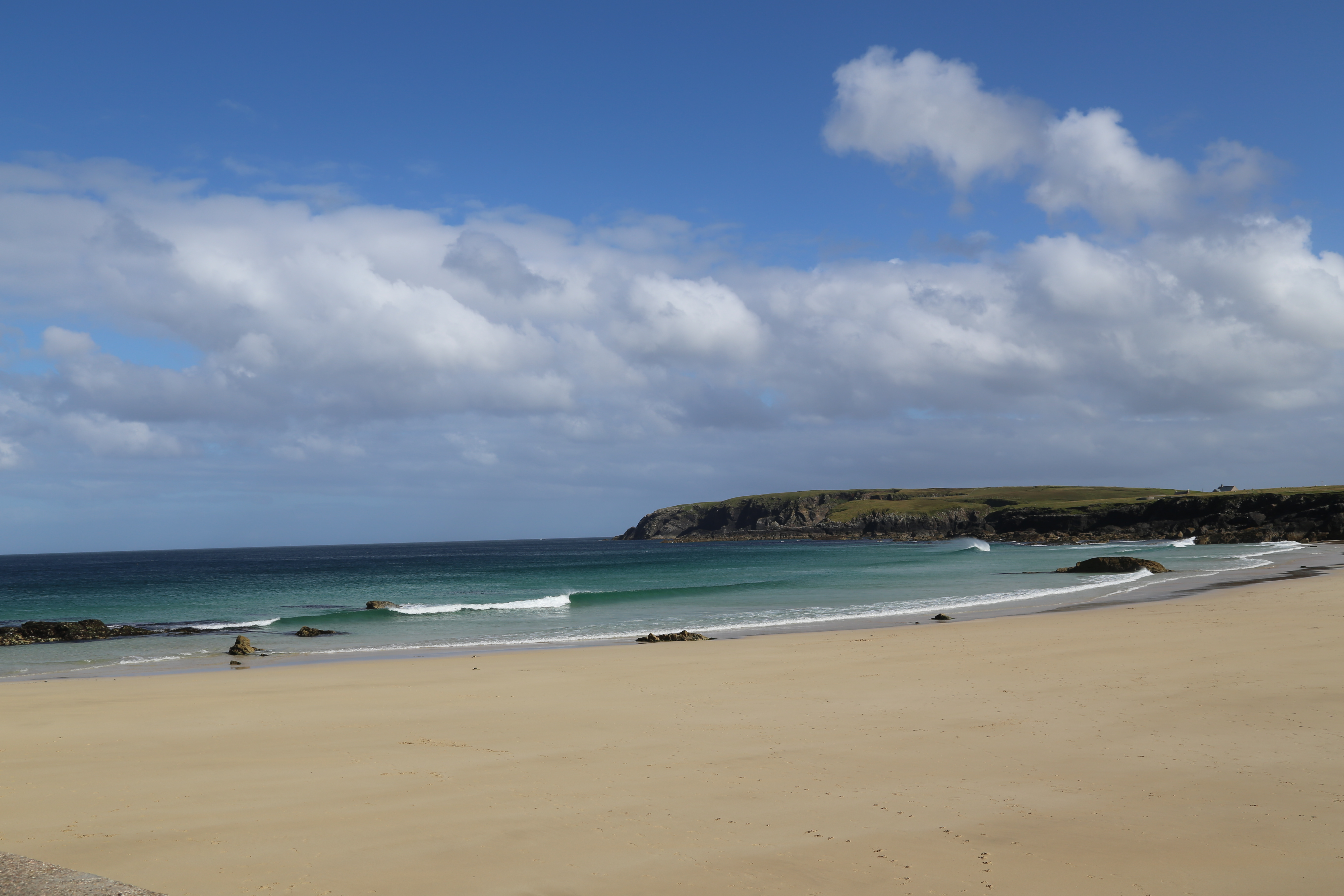 2014 Europe Trip Day 29 - Scotland (Callanish Standing Stones, Dun Carloway Broch, Gearrannan Blackhouse Village, Harris Tweed Weaving Loom, Dailbeag Beach, Arnol Black House, Breanish Tweed, Peat, Steinacleit, Bridge to Nowhere, Traigh Mhor, Rainbow)