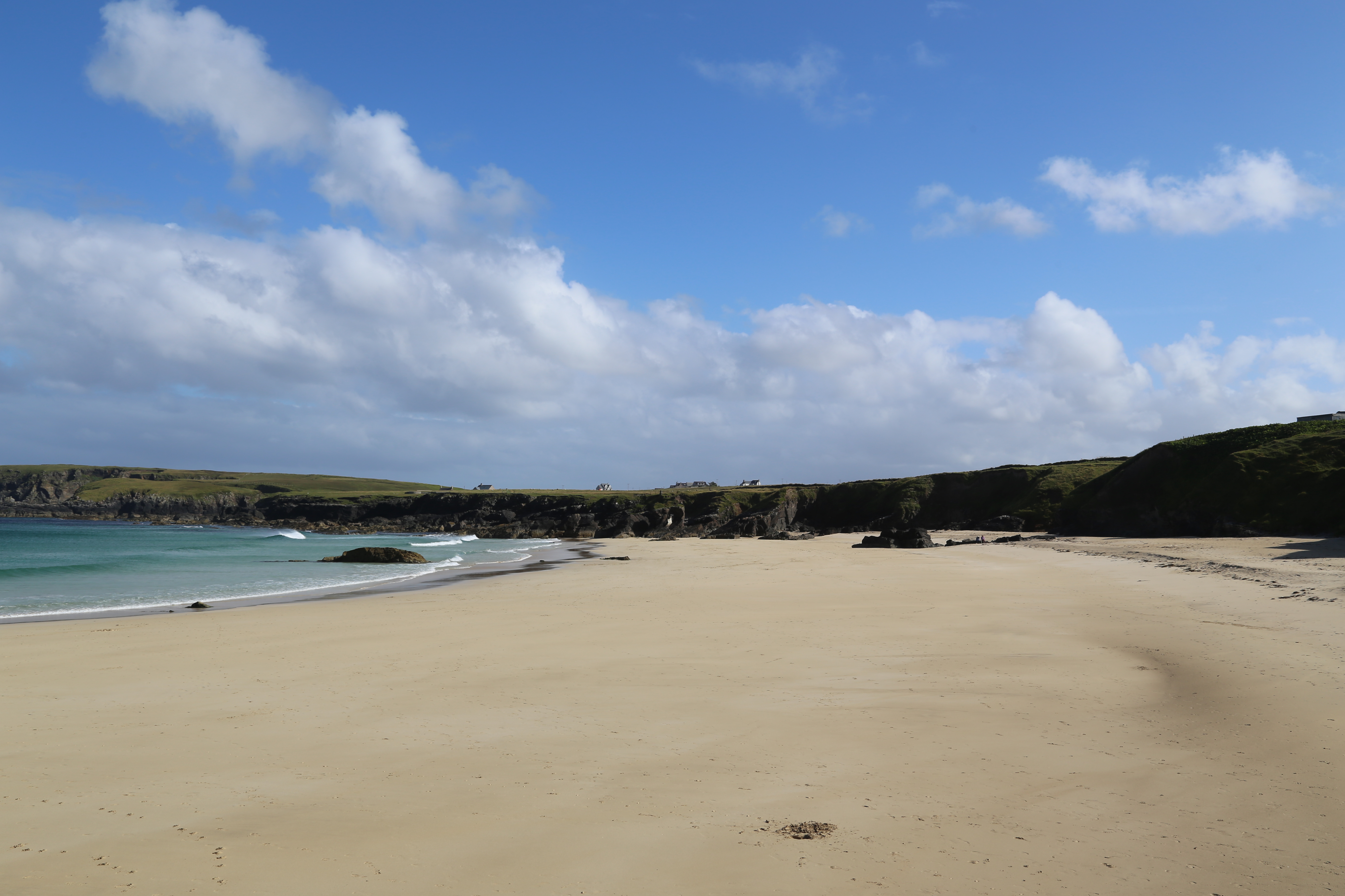 2014 Europe Trip Day 29 - Scotland (Callanish Standing Stones, Dun Carloway Broch, Gearrannan Blackhouse Village, Harris Tweed Weaving Loom, Dailbeag Beach, Arnol Black House, Breanish Tweed, Peat, Steinacleit, Bridge to Nowhere, Traigh Mhor, Rainbow)