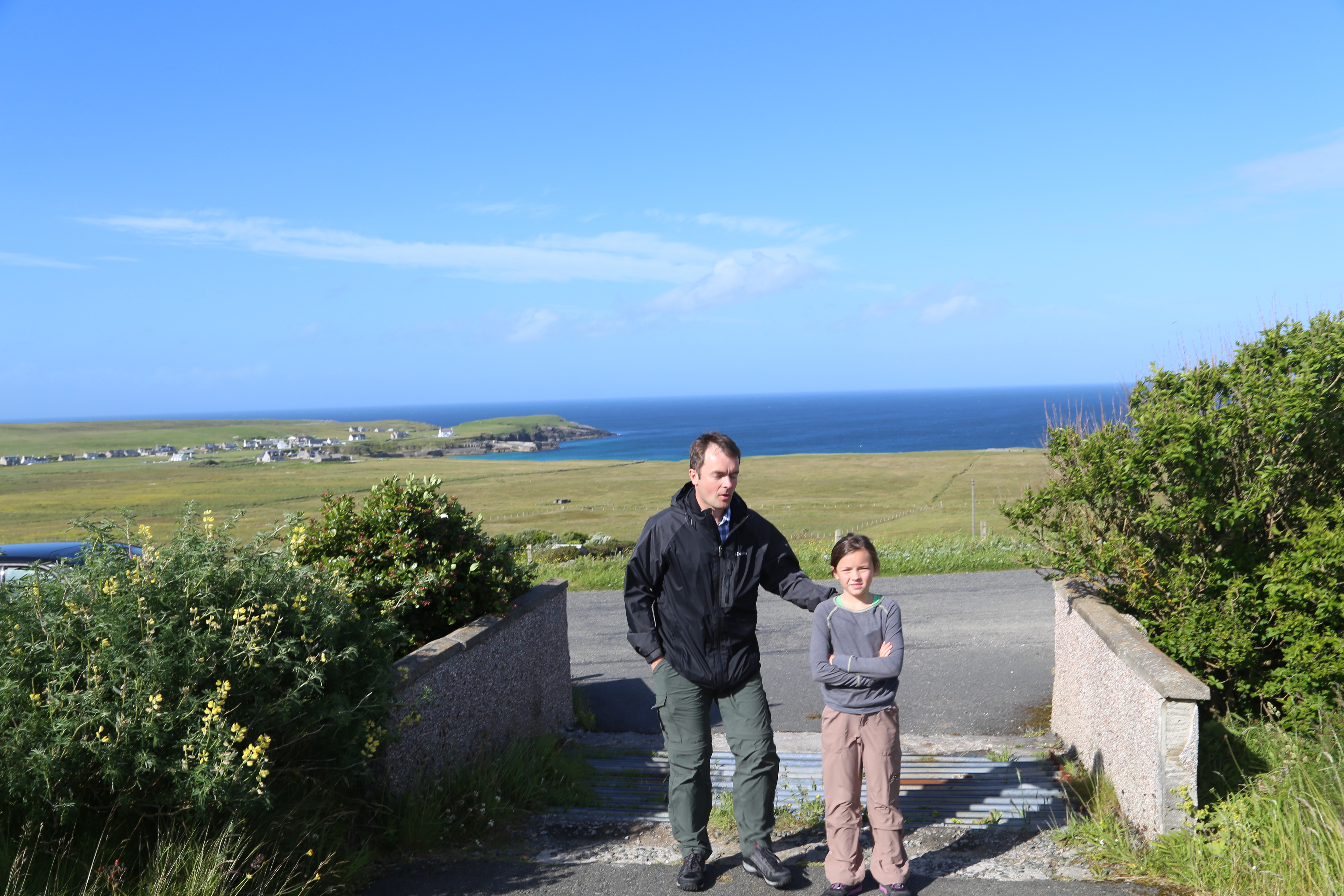 2014 Europe Trip Day 29 - Scotland (Callanish Standing Stones, Dun Carloway Broch, Gearrannan Blackhouse Village, Harris Tweed Weaving Loom, Dailbeag Beach, Arnol Black House, Breanish Tweed, Peat, Steinacleit, Bridge to Nowhere, Traigh Mhor, Rainbow)