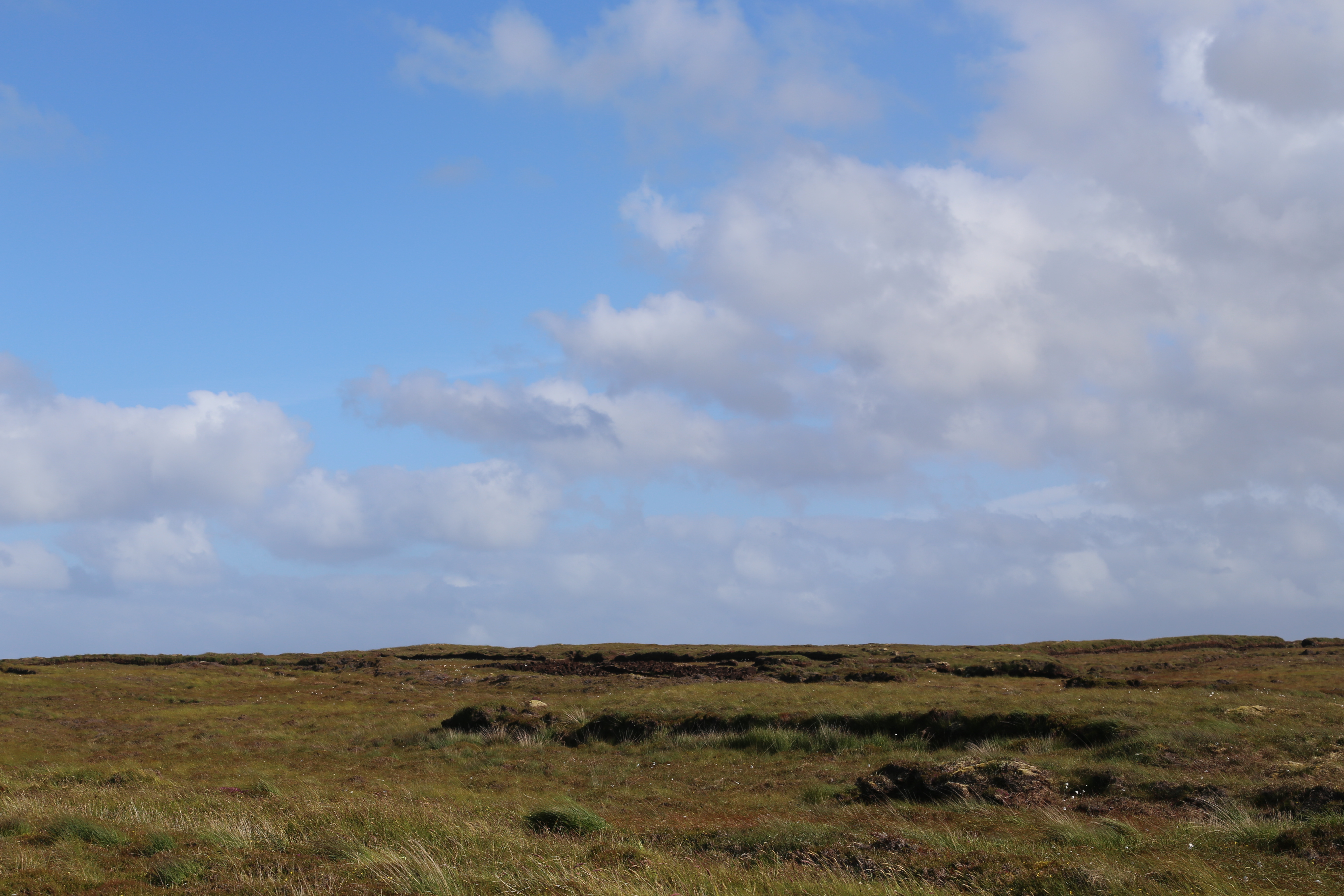 2014 Europe Trip Day 29 - Scotland (Callanish Standing Stones, Dun Carloway Broch, Gearrannan Blackhouse Village, Harris Tweed Weaving Loom, Dailbeag Beach, Arnol Black House, Breanish Tweed, Peat, Steinacleit, Bridge to Nowhere, Traigh Mhor, Rainbow)